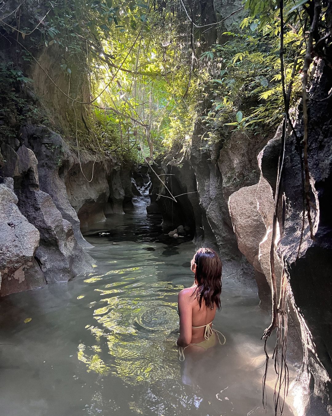 Nadine Lustre swimming