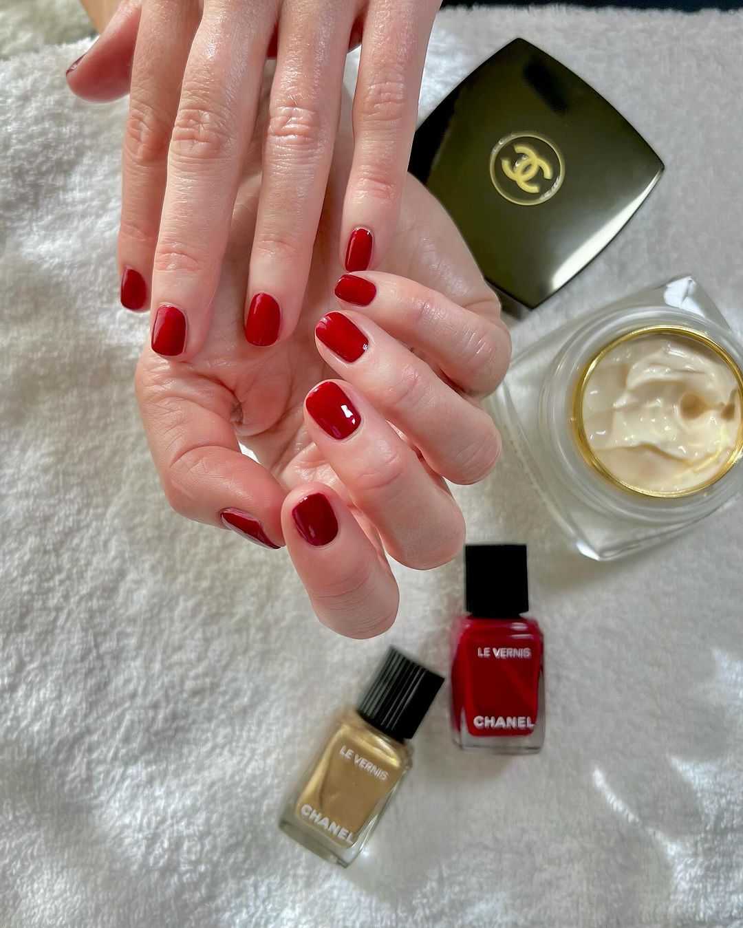 Ultra-glossy red manicure