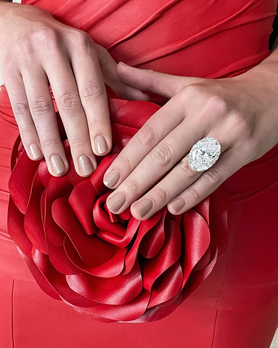 Margot Robbie with tonal manicure