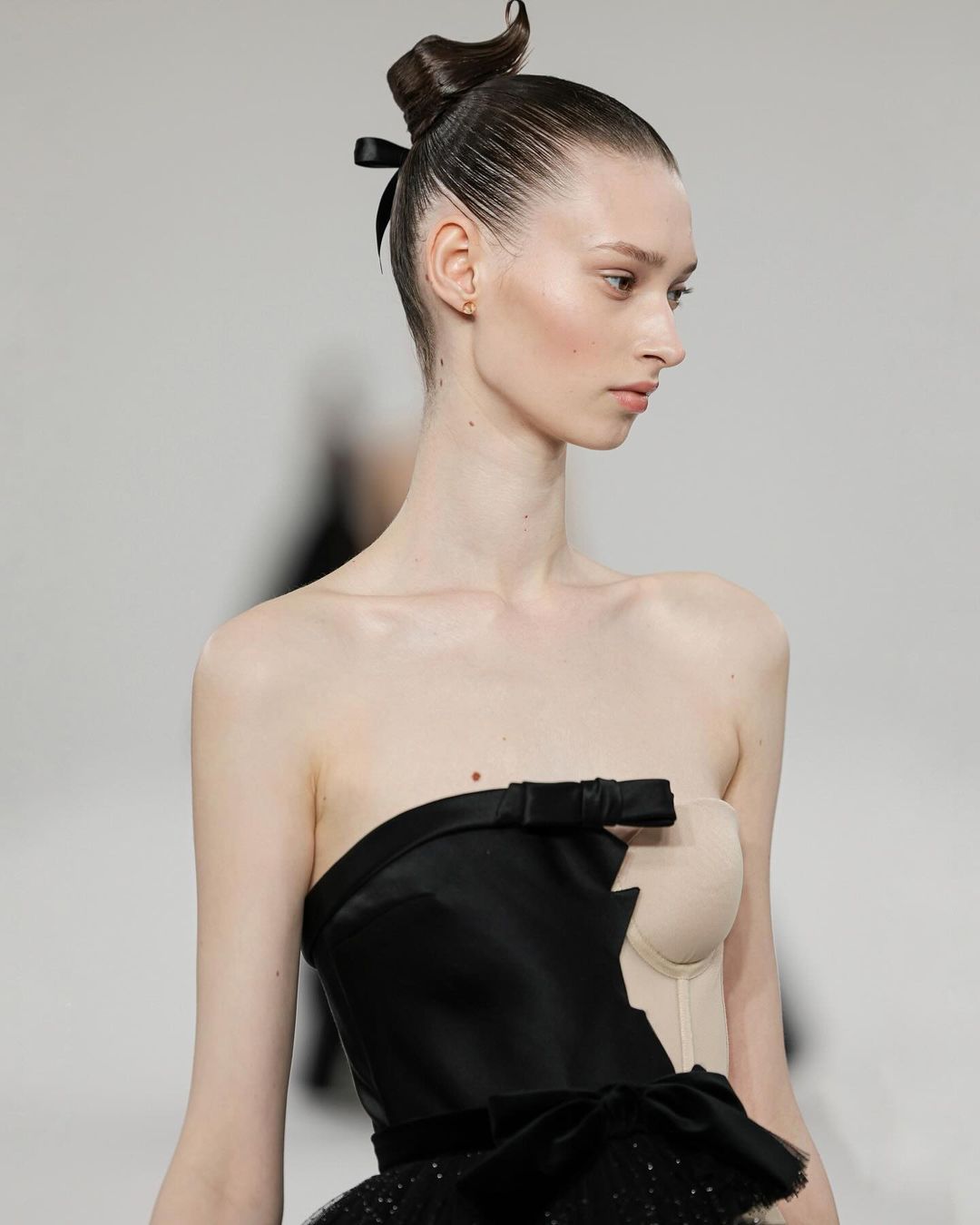 Viktor & Rolf Scissorhands Haute Couture SS24 collection runway beauty details