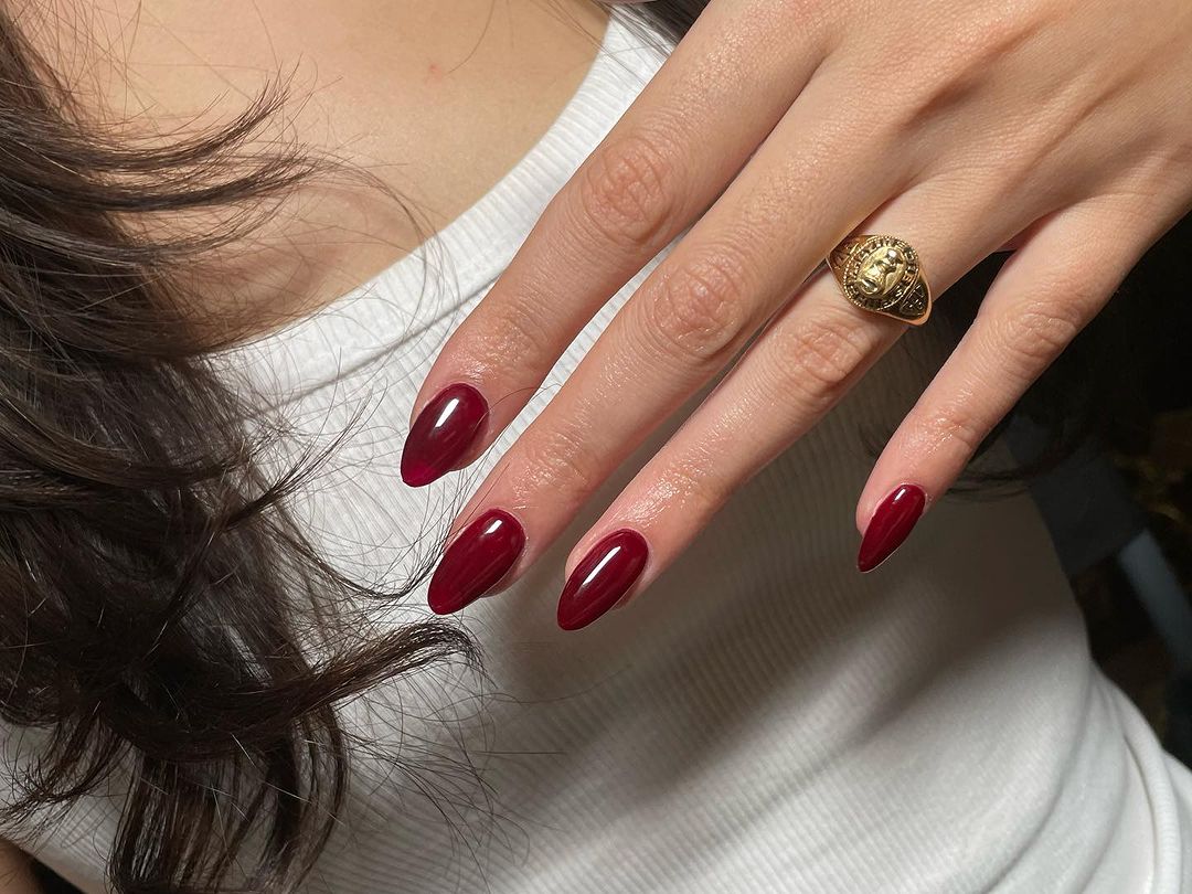 Almond-shaped cherry red nails