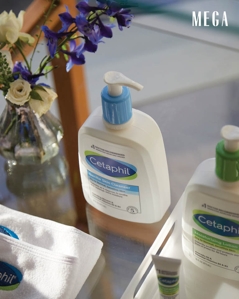 Cetaphil Gentle Skin Cleanser and Moisturizing Lotion on display