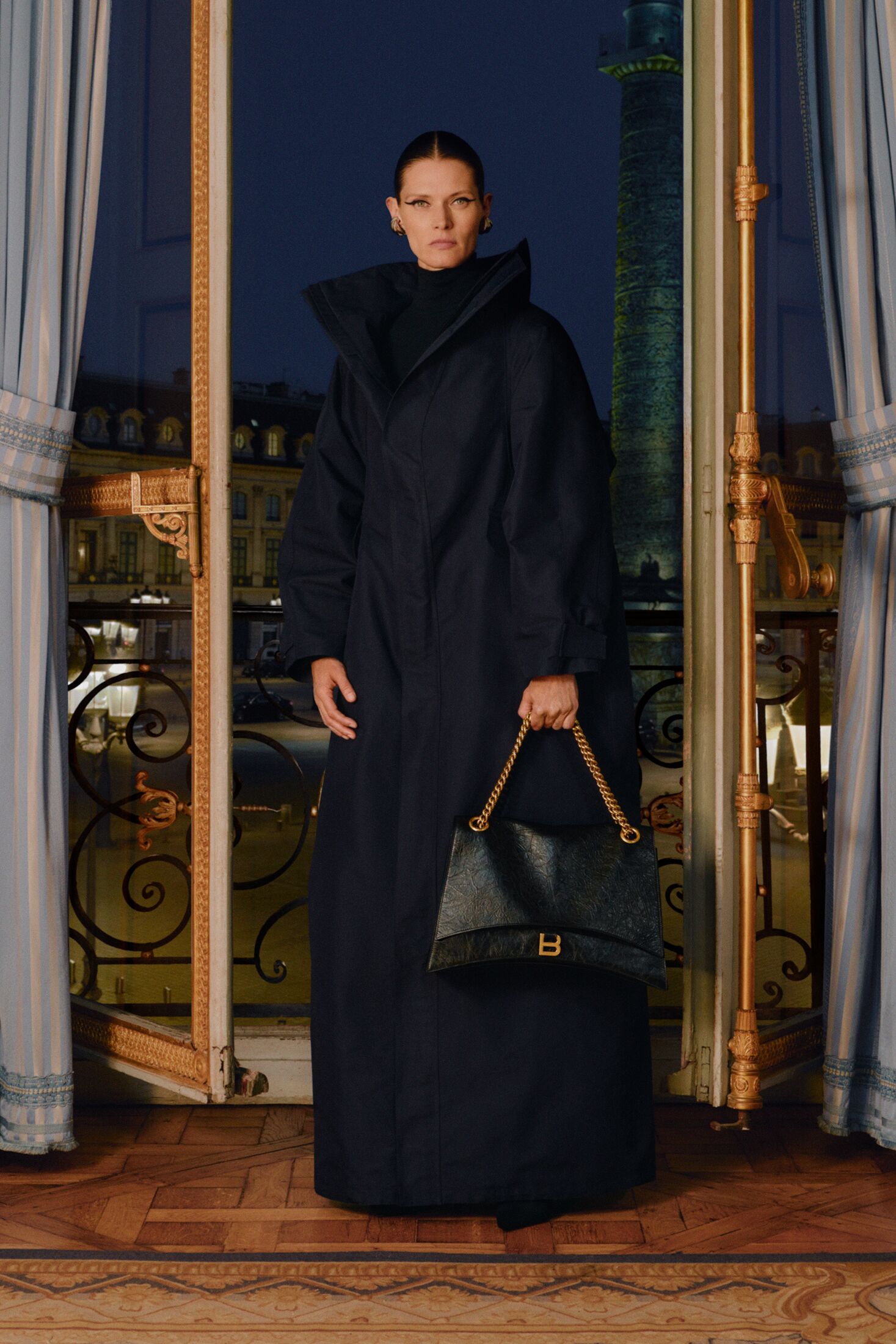 2024 Bag Trend: Bigger is Always Better BALENCIAGA