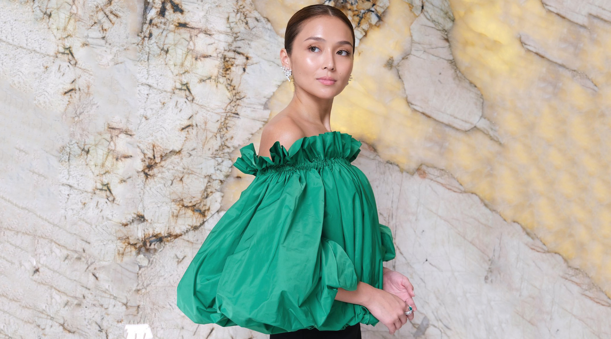 Kathryn Bernardo's Contract Look Honors ABS-CBN Legacy Kathryn Bernardo's Contract Look Honors ABS-CBN Legacy