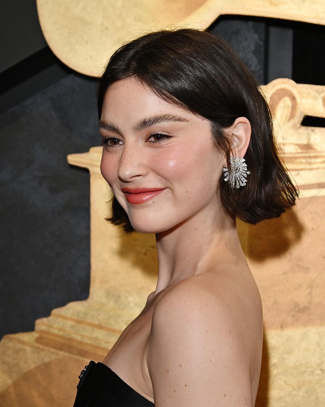 Gracie Abrams' makeup look for the Grammys