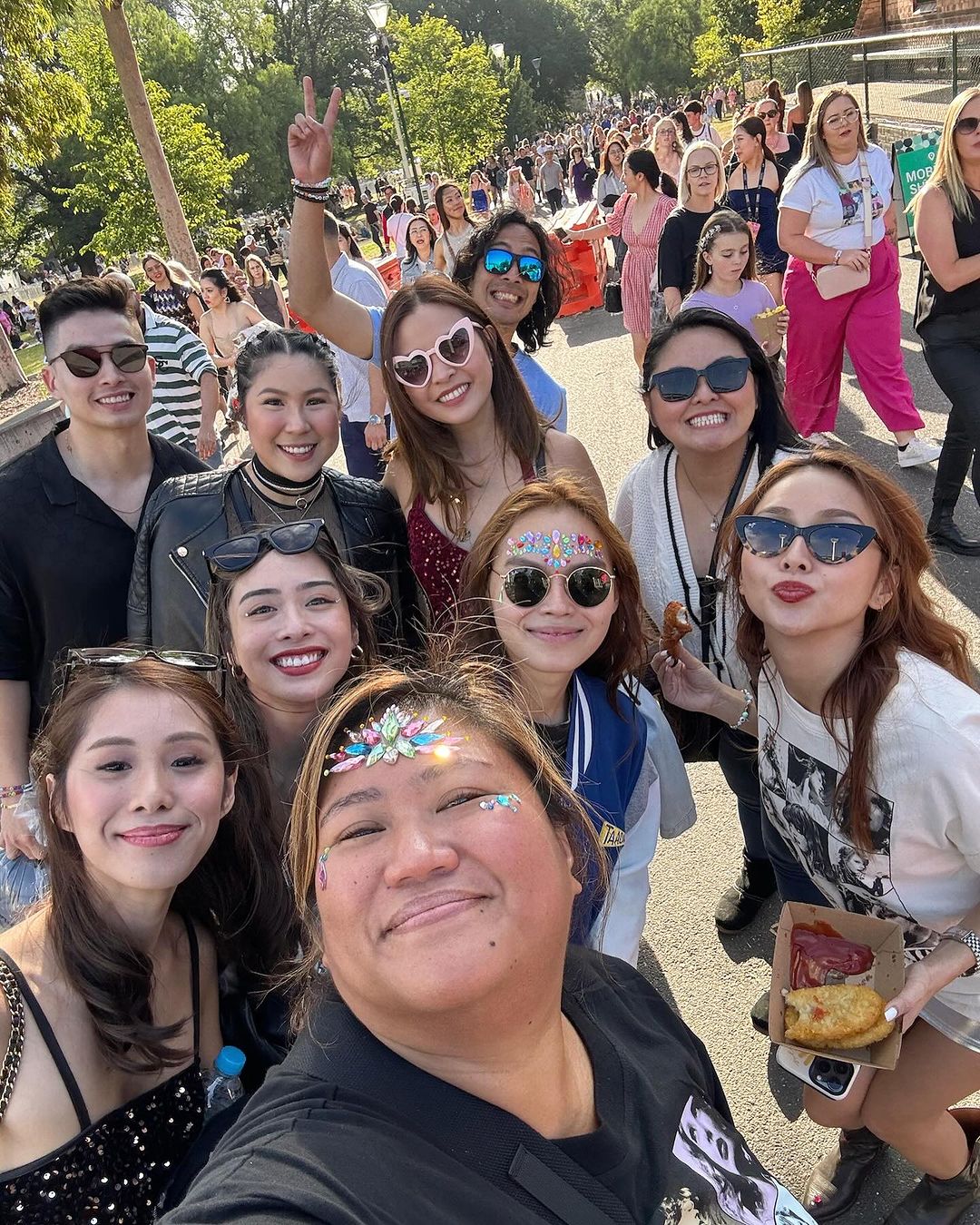 Group selfie of the actress and her friends at the concert