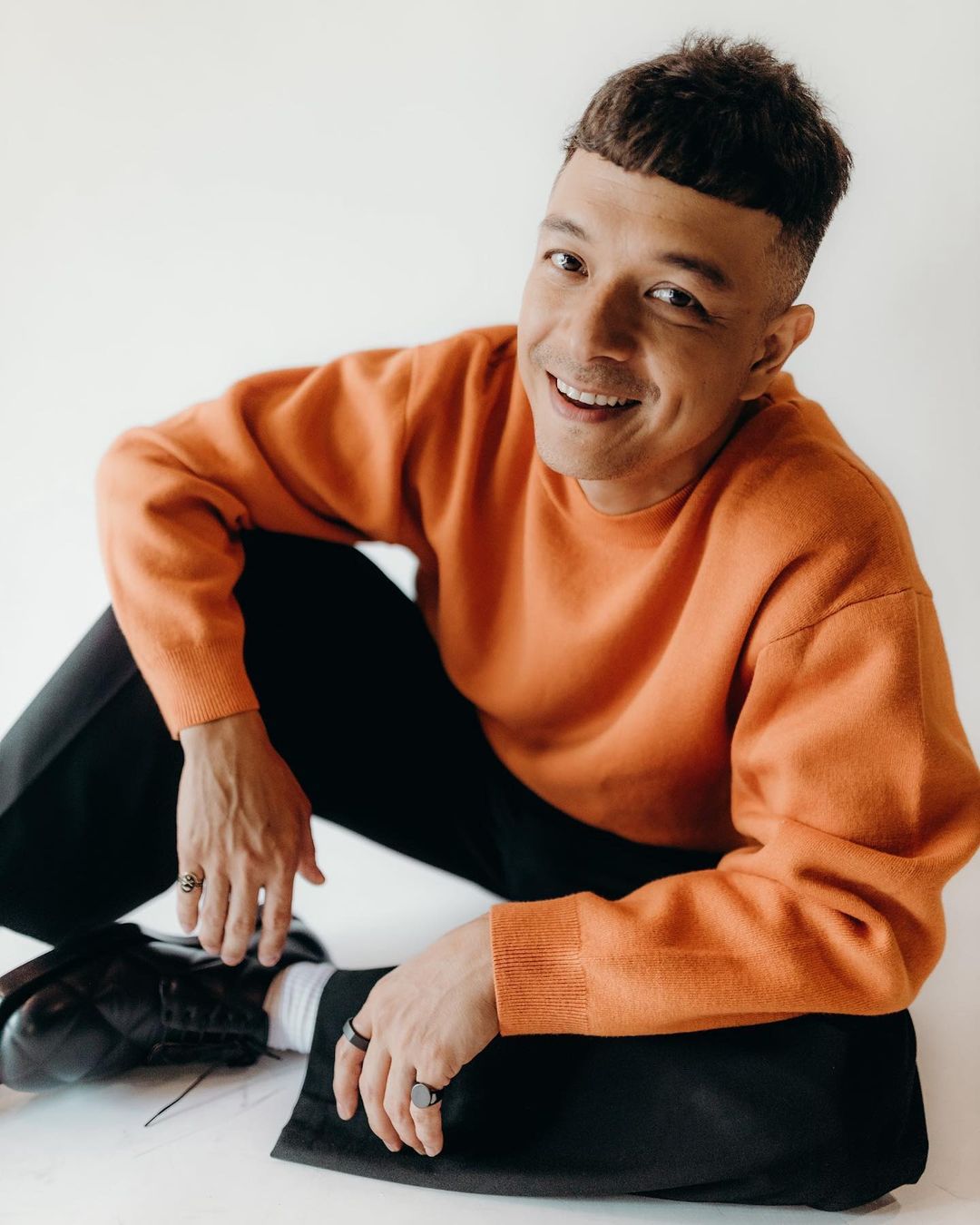Jericho Rosales walking green flag sellblock return showbiz comeback