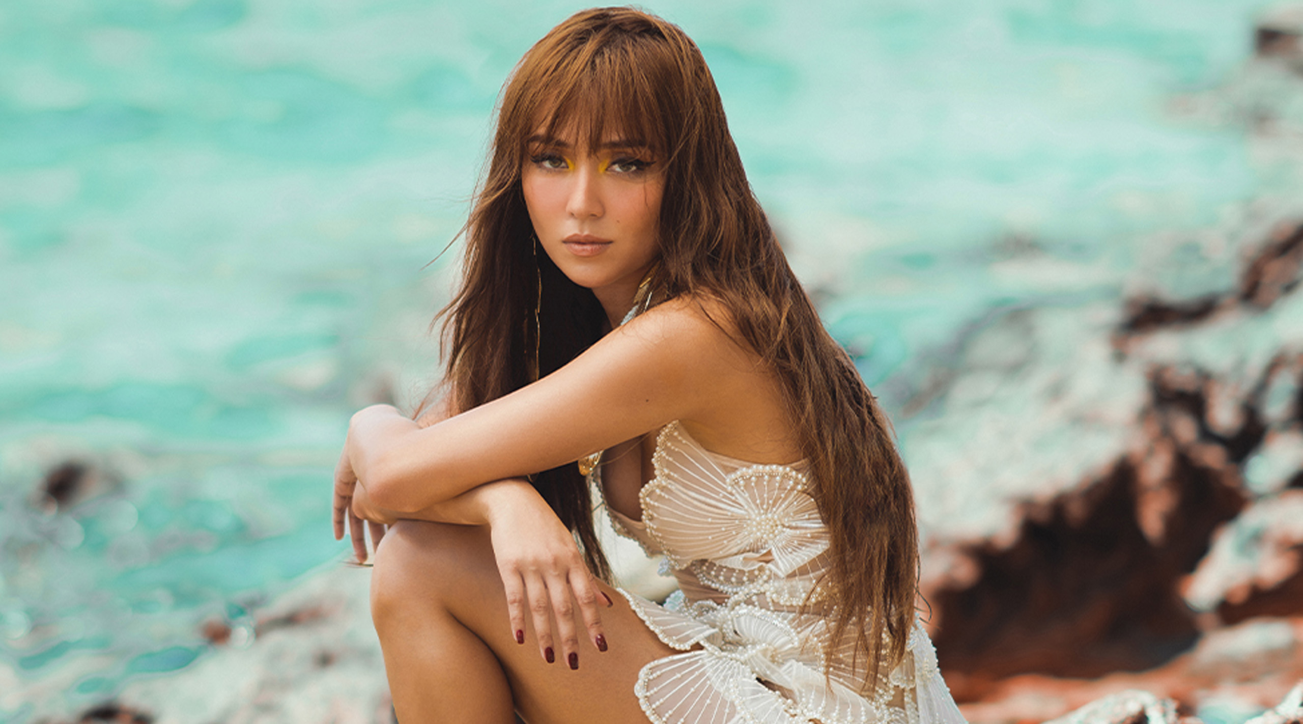 Kathryn Bernardo winning moments best actress white outfits fashion style
