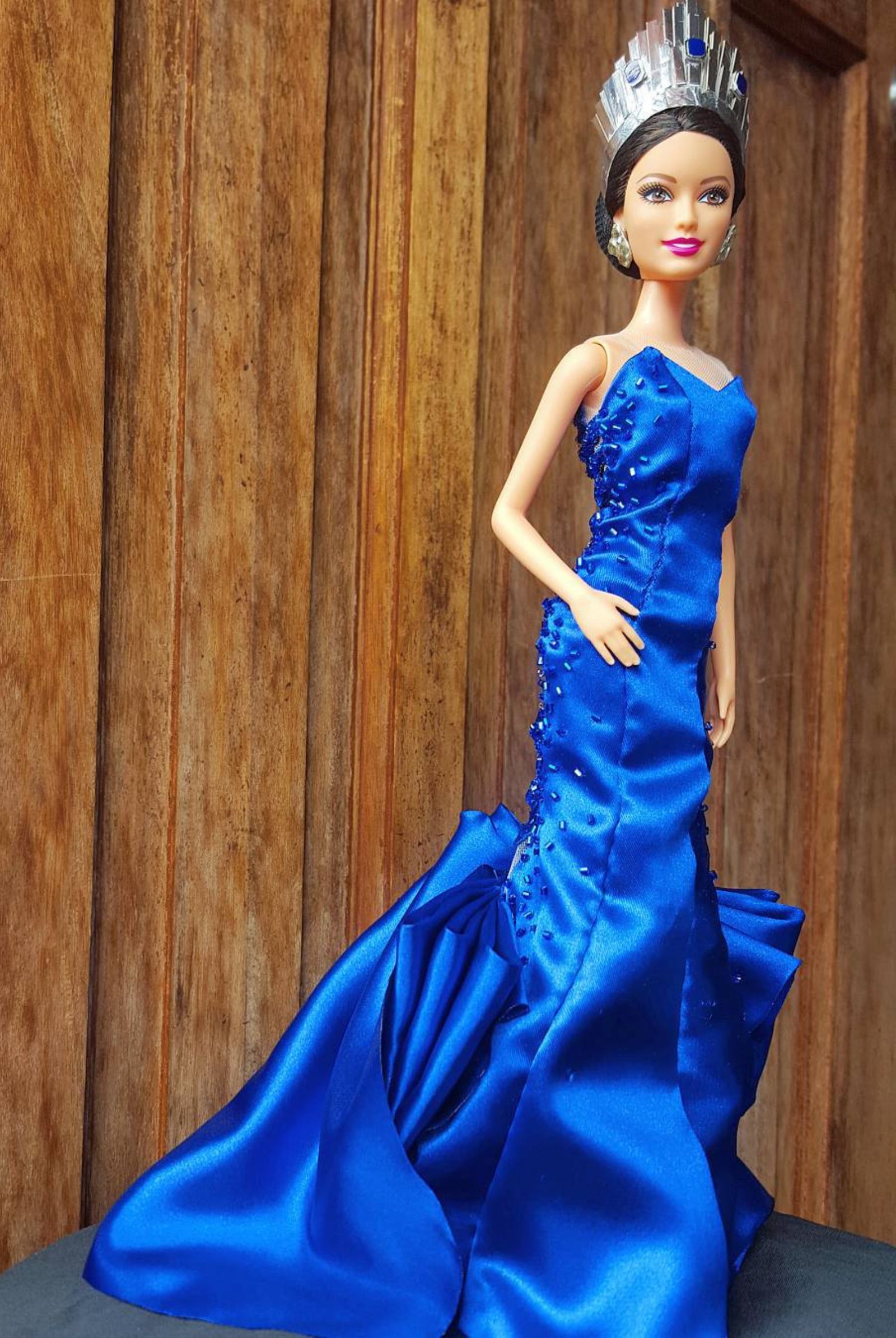 Ian Mendajar Miss Universe 2015 Pia Wurtzbach doll