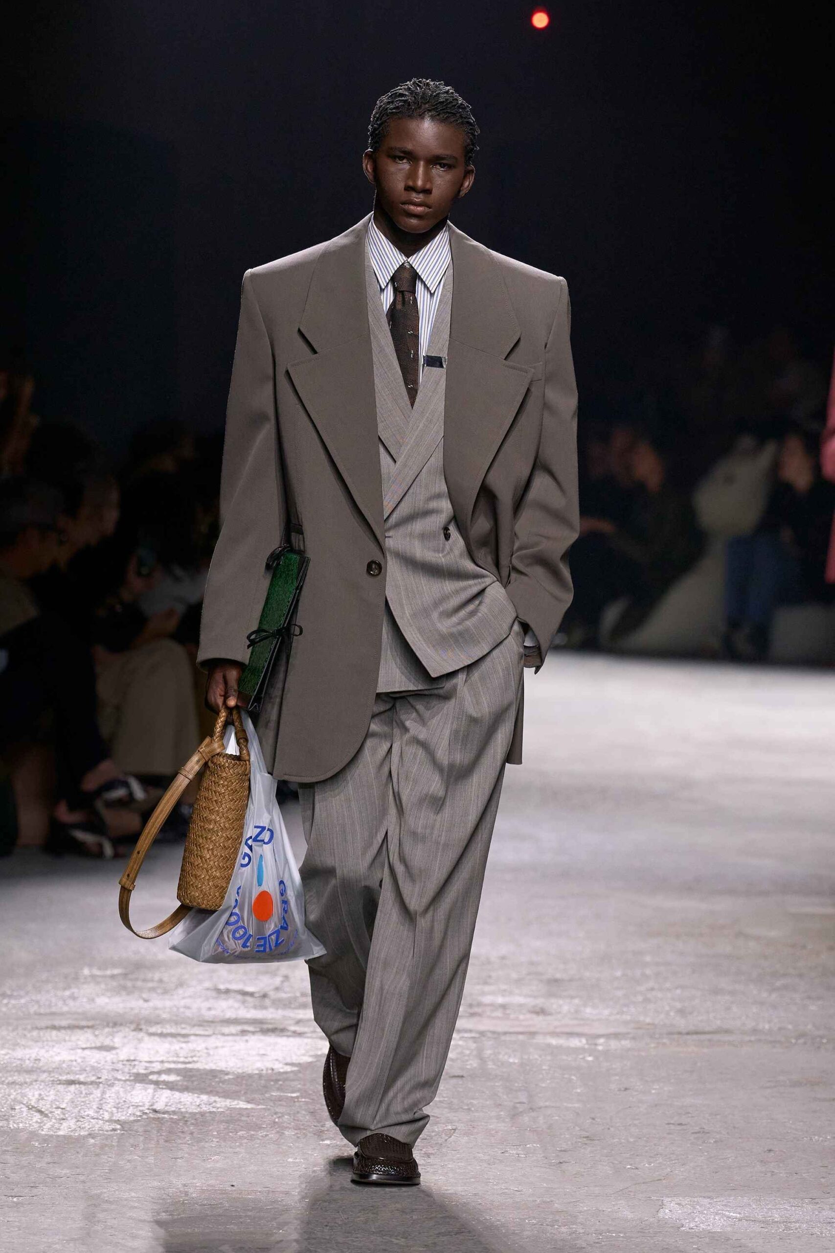 mega-mfw-ss25-bottega-veneta-12_11zon