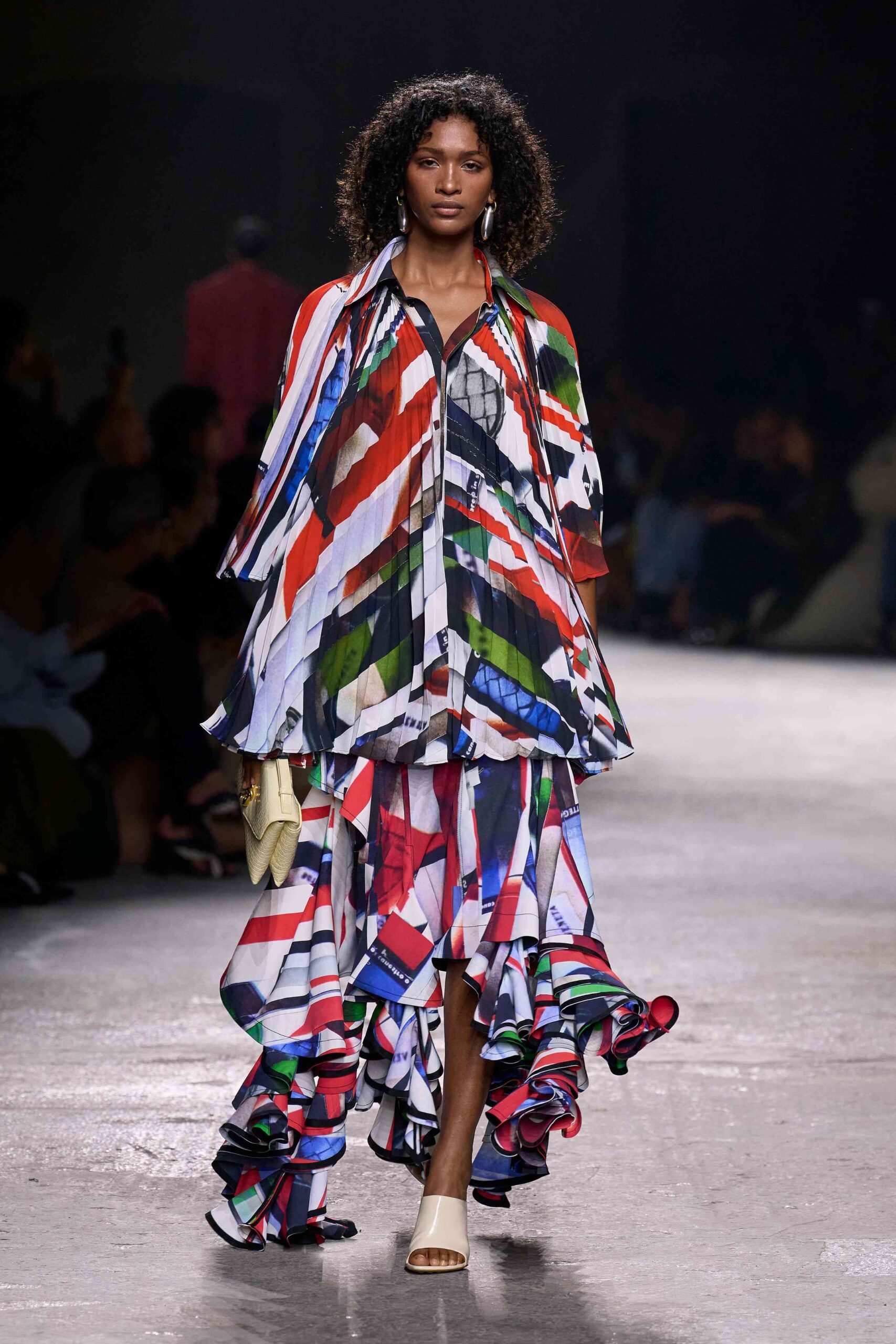 mega-mfw-ss25-bottega-veneta-14_11zon
