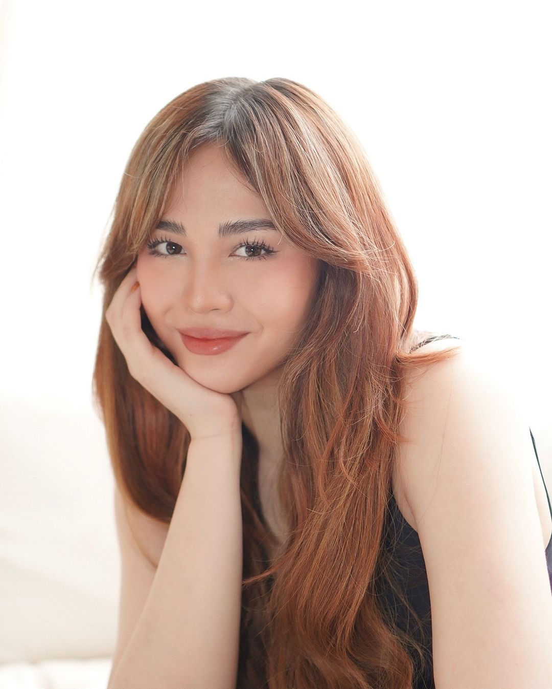 Janella Salvador as the responsible chef Monica Geller