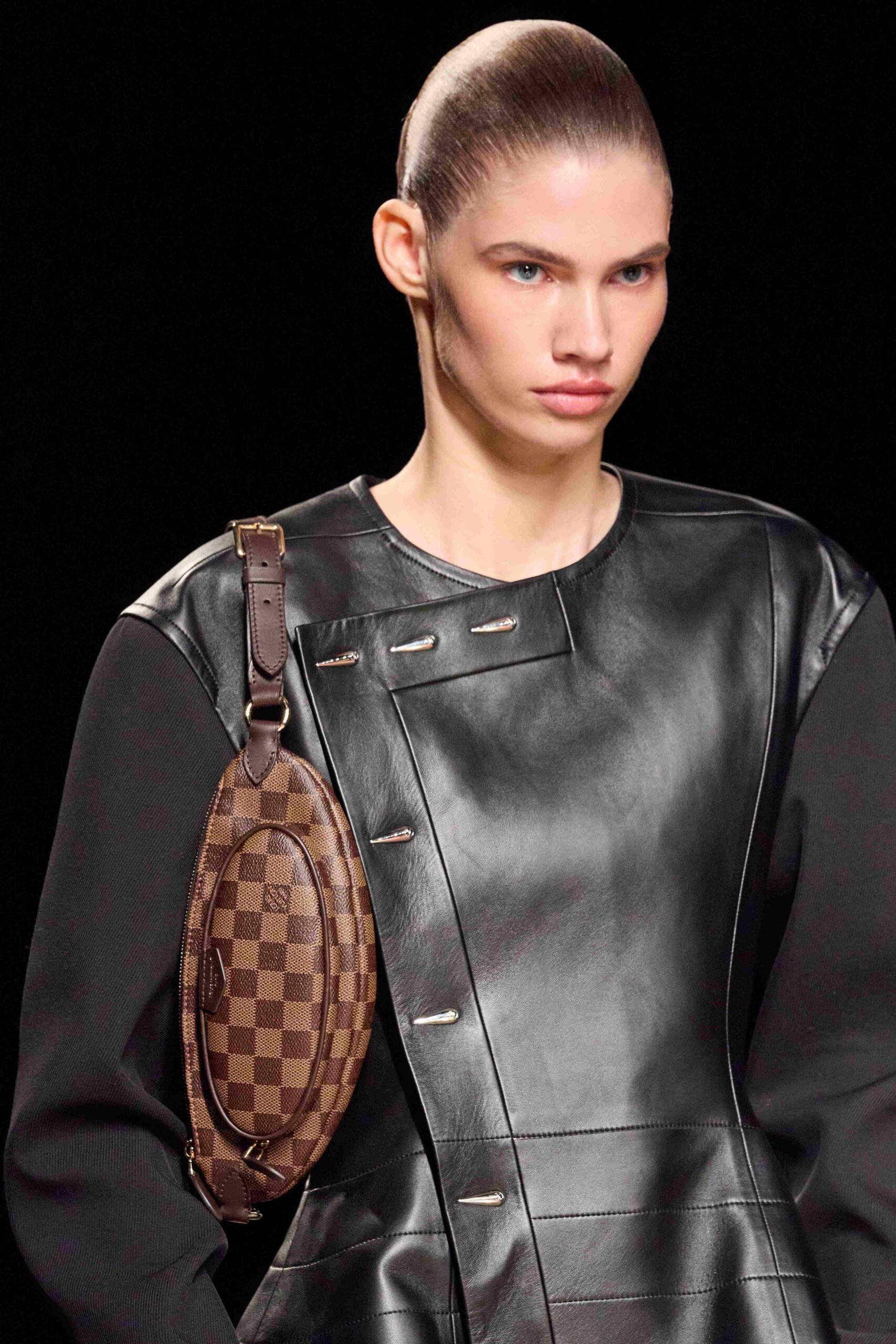 LV_SS25_BAGS_02_11zon