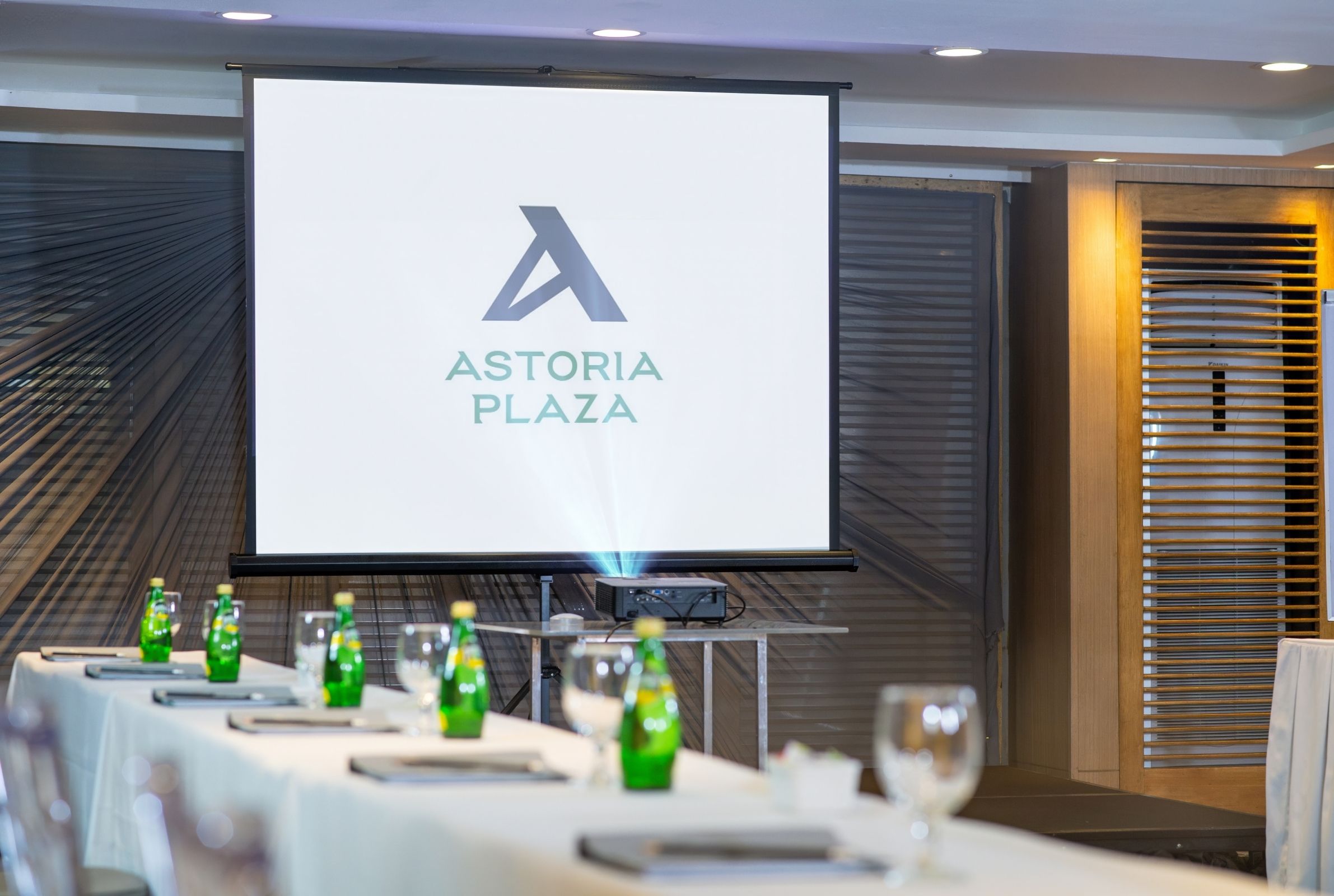 The New York Room within Astoria Plaza