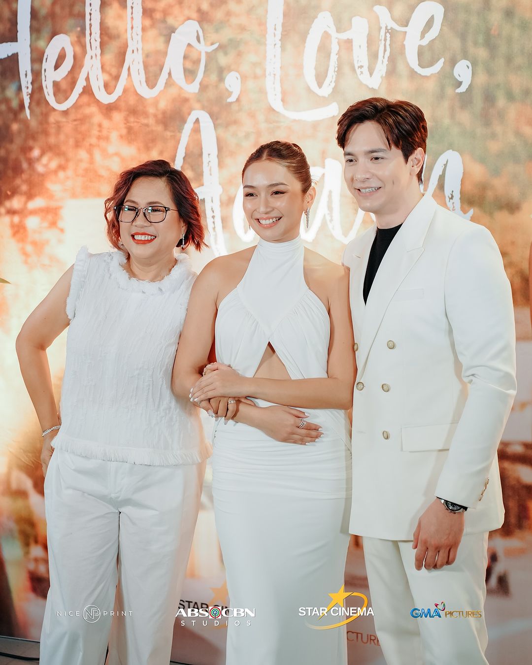 Lead stars Kathryn Bernardo and Alden Richards with director Cathy Garcia-Sampana