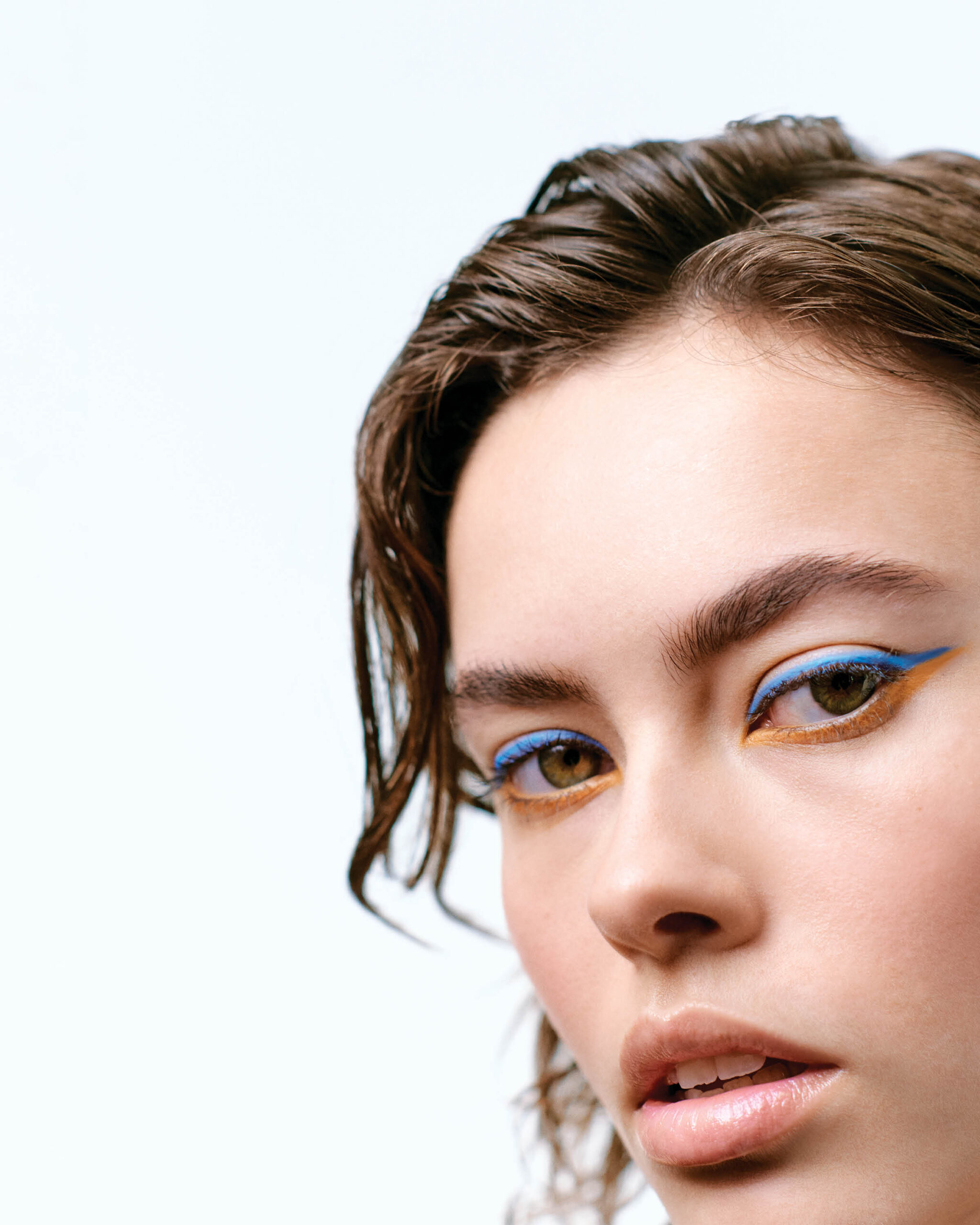 The collection includes eyes and lips pencils made from sustainable wood, and designed with a golden metal cap