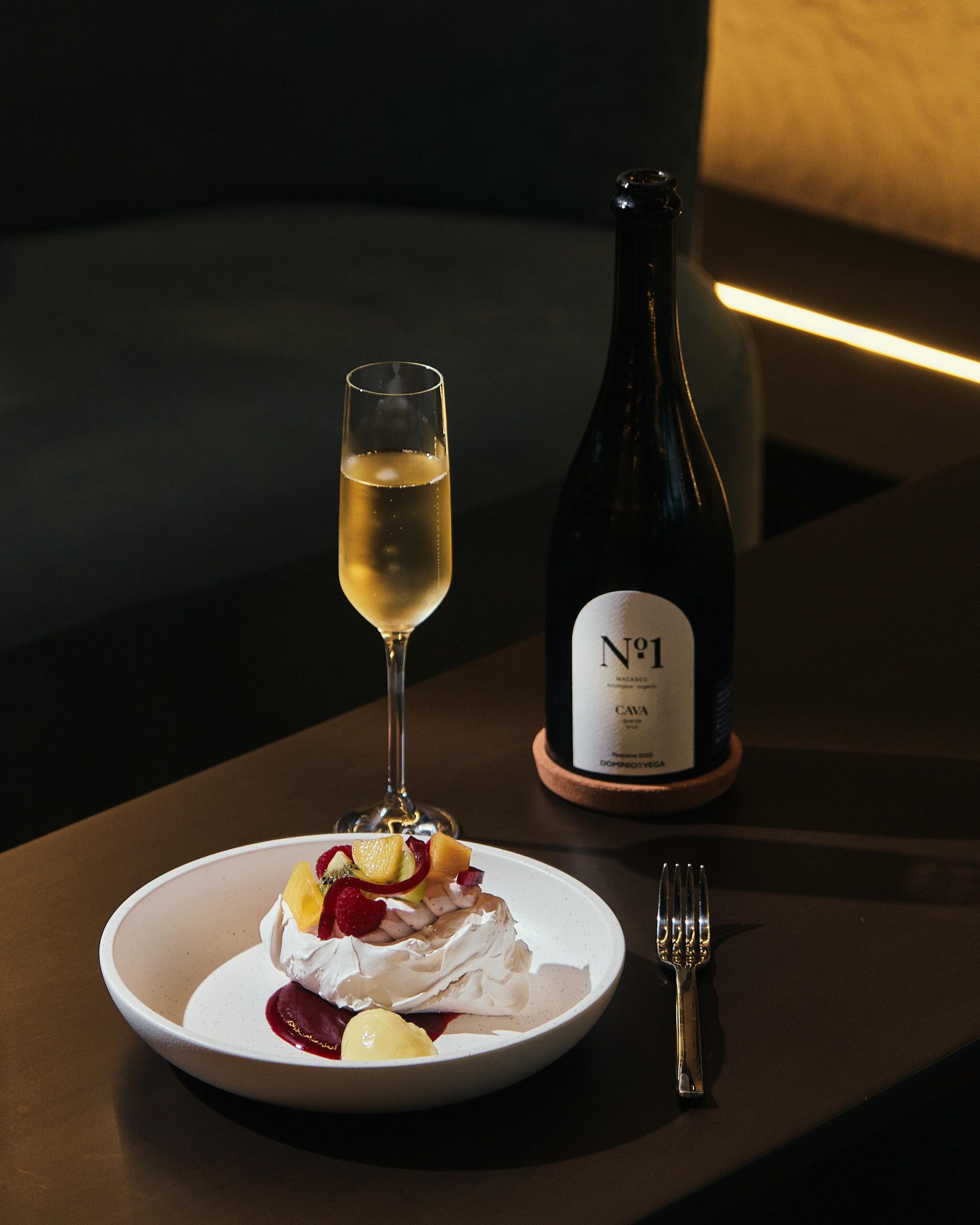 Pavlova with sparkling wine  Project Vino Reserve food wine restaurant Christmas holidays