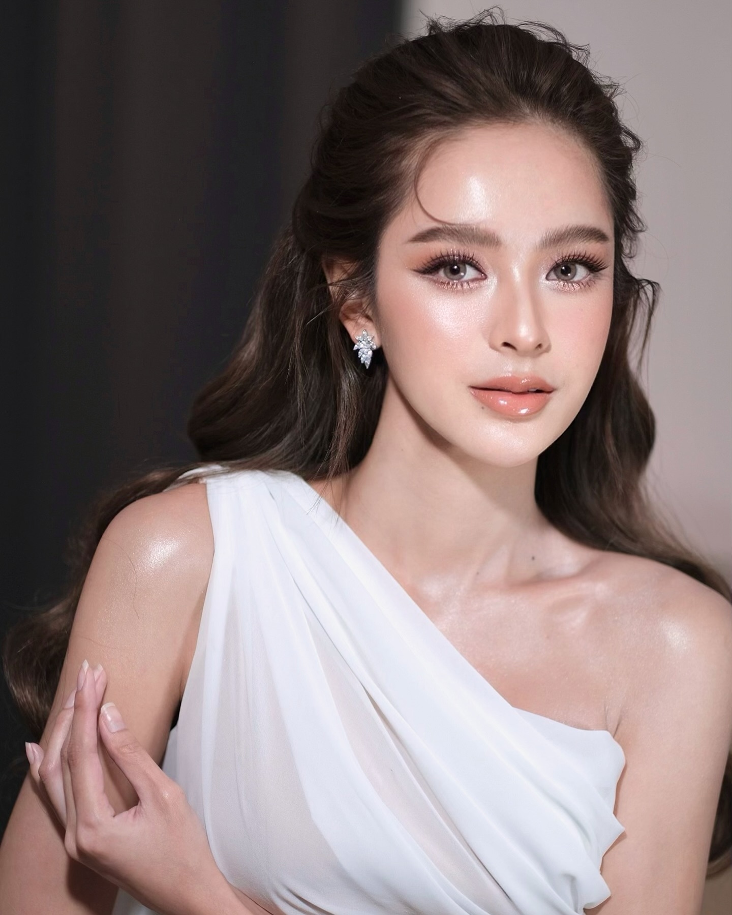 Thai makeup style by Ladcha Prampree