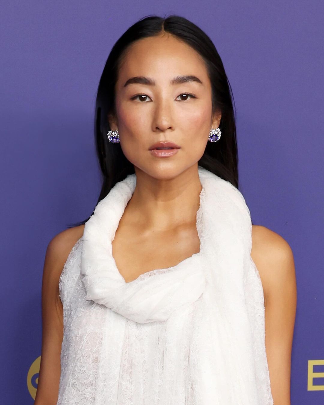 Greta Lee wears Tiffany High Jewelry earrings in 18k white gold with tanzanites of over 19 total carats and diamonds of over 13 total carats