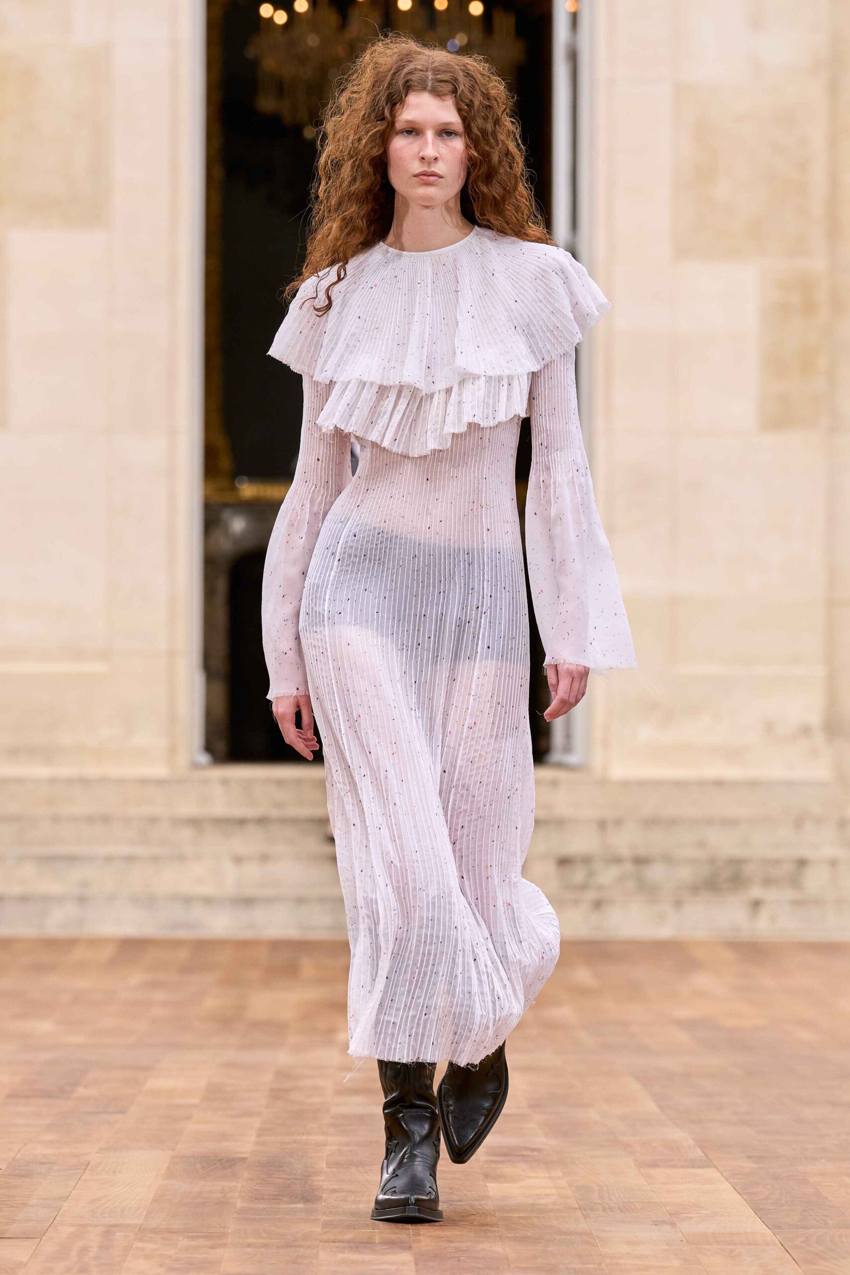 Draped, twisted, and oh-so-easy, 2025 reimagines ancient fashion with a modern touch—ready for everything from lounging, brunching, or anything in between. fashion trend mega