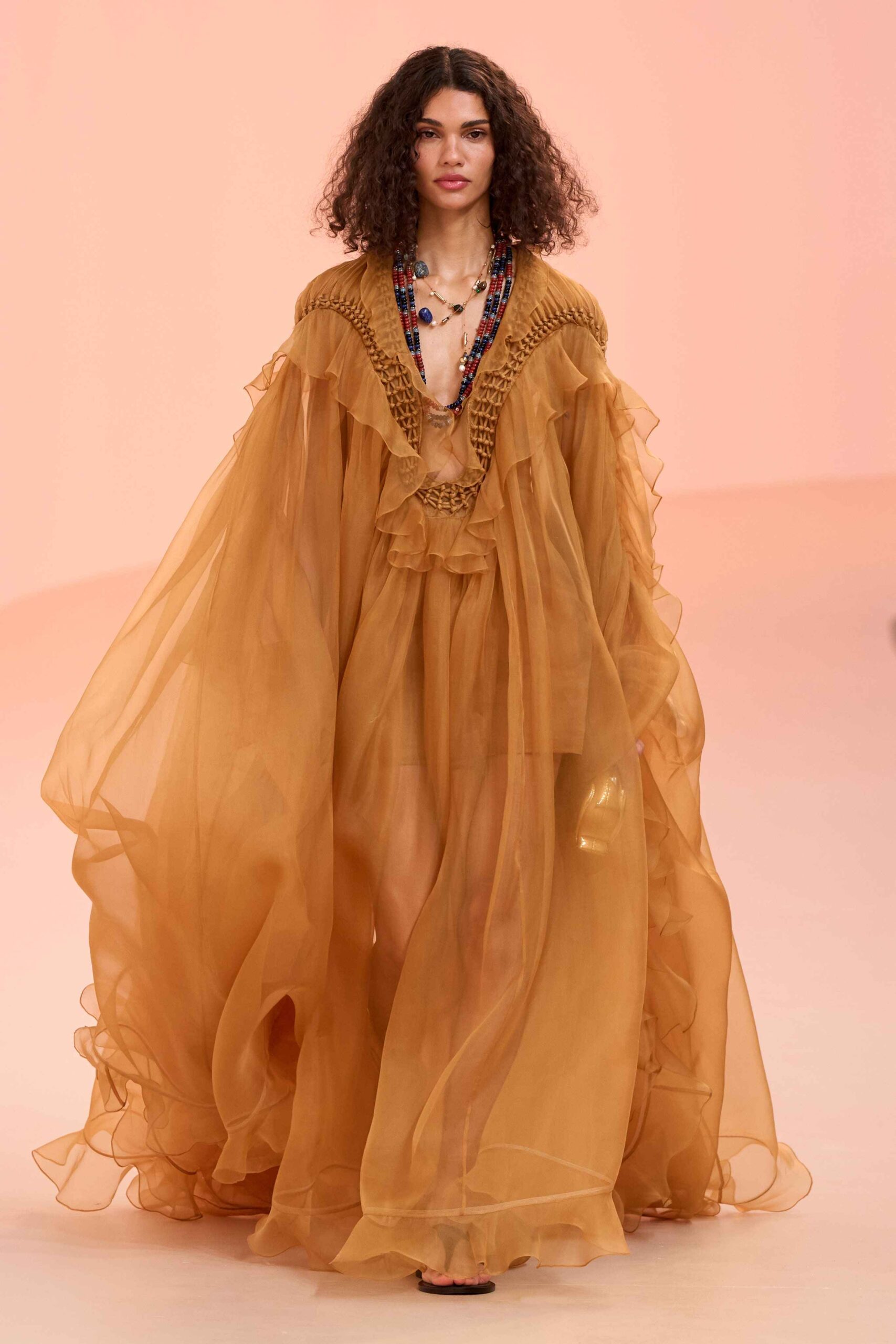 Draped, twisted, and oh-so-easy, 2025 reimagines ancient fashion with a modern touch—ready for everything from lounging, brunching, or anything in between. fashion trend mega