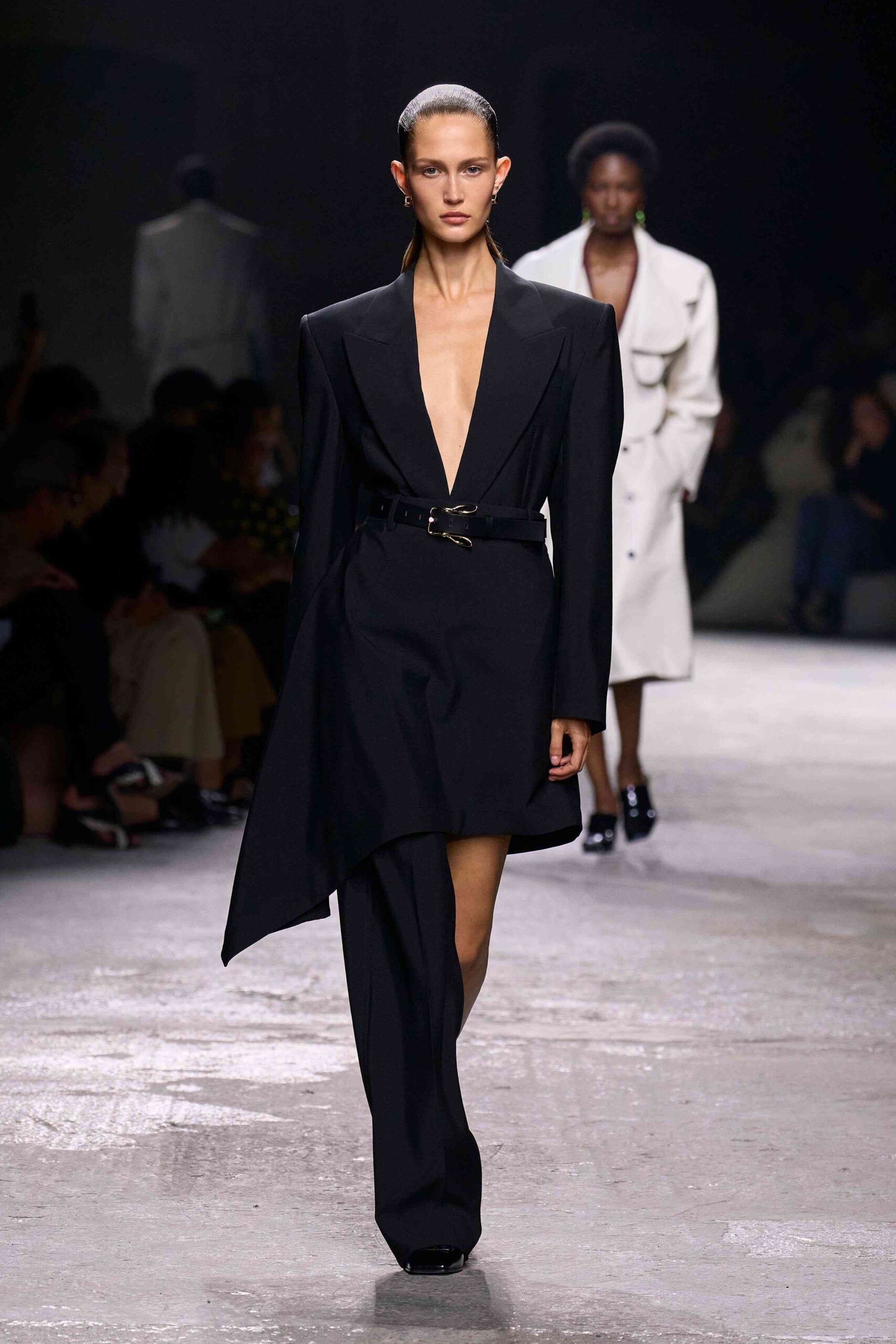 Have someone reserve the boardroom—in the new power suit spotted at the S/S25 shows, the ‘80s look means serious business golden bottega veneta