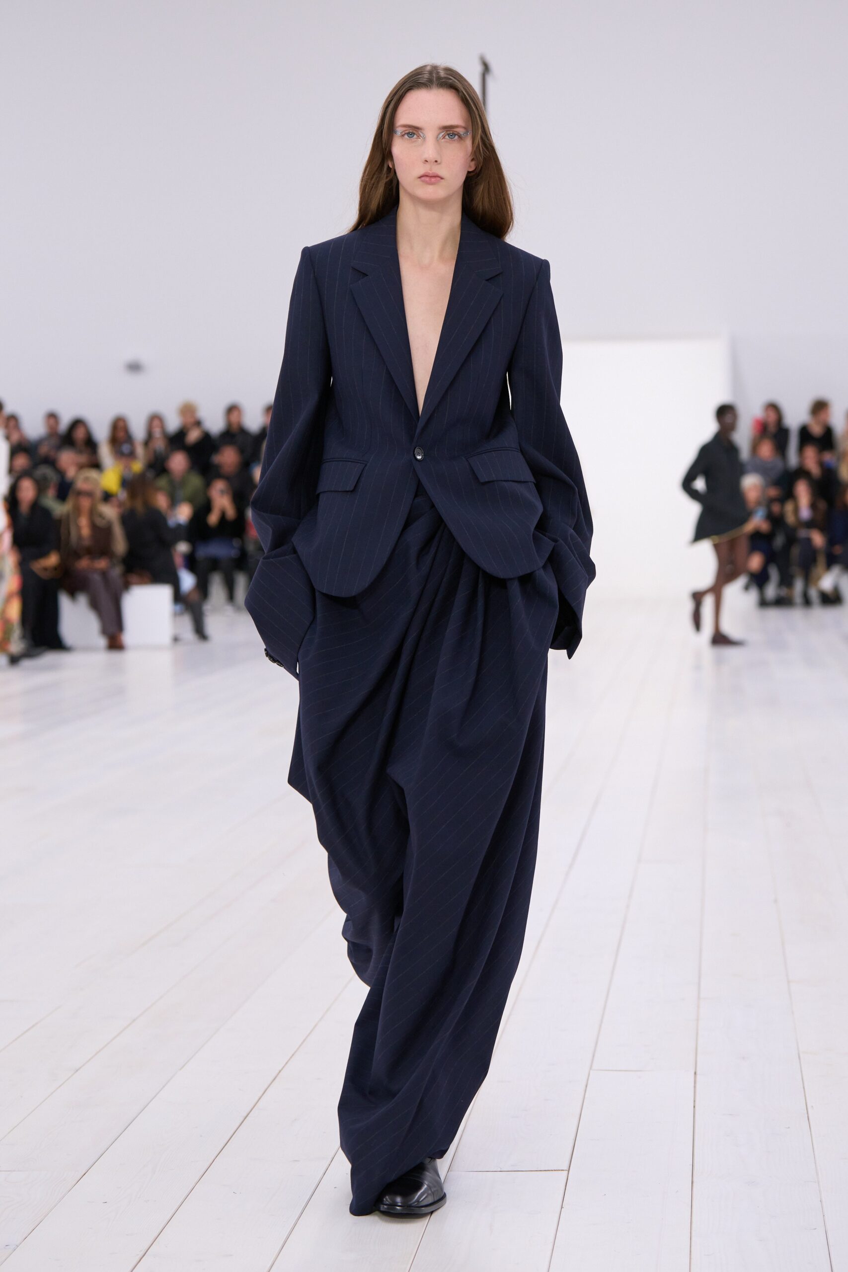 Have someone reserve the boardroom—in the new power suit spotted at the S/S25 shows, the ‘80s look means serious business golden globes 2025 ayo edibiri the bear julia roberts steel magnolias win 1990 loewe armani