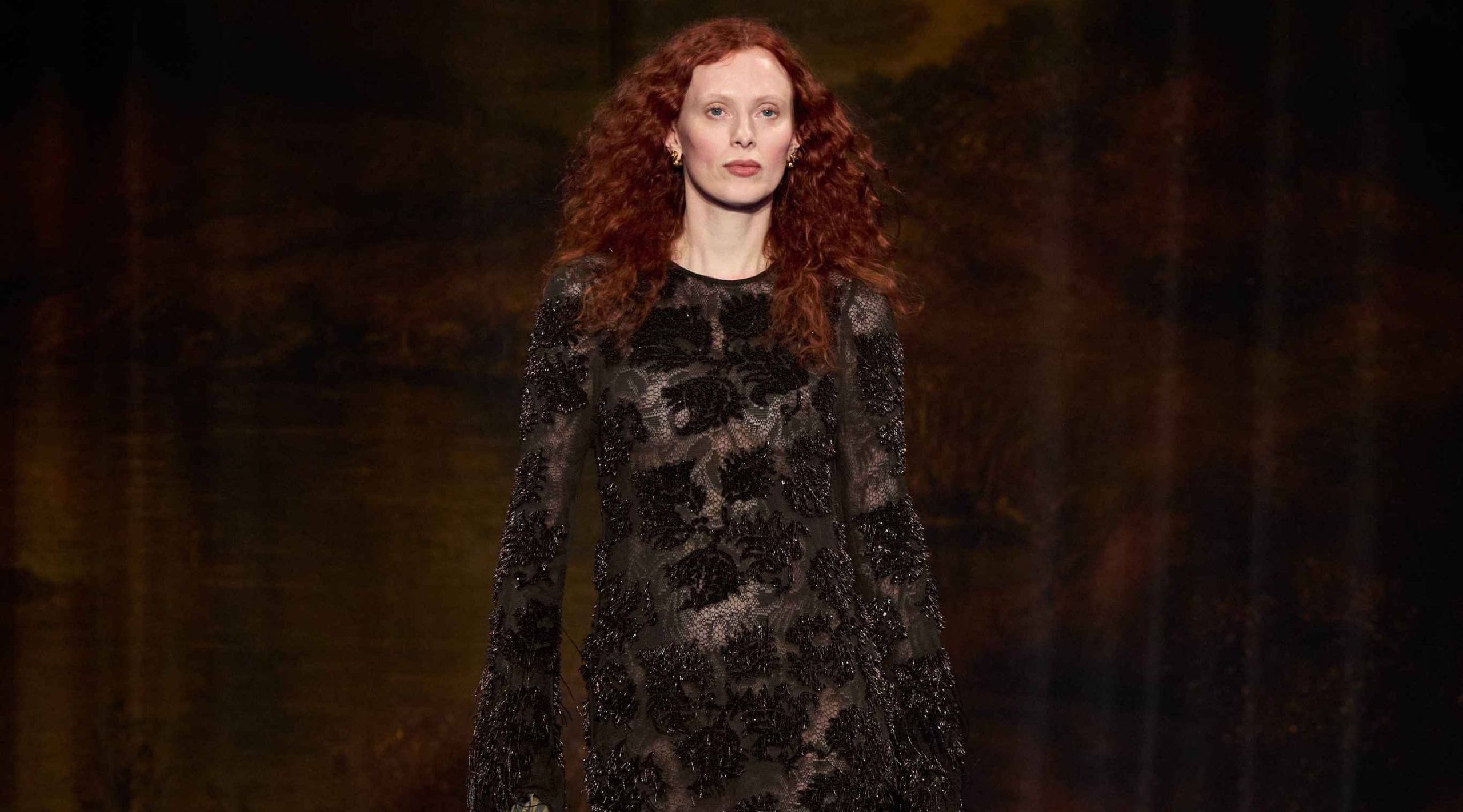 Inspired in part by the cult-favorite film Saltburn, Burberry FW25 revels in contrasts: heritage meets eccentricity, tradition conspires with excess.