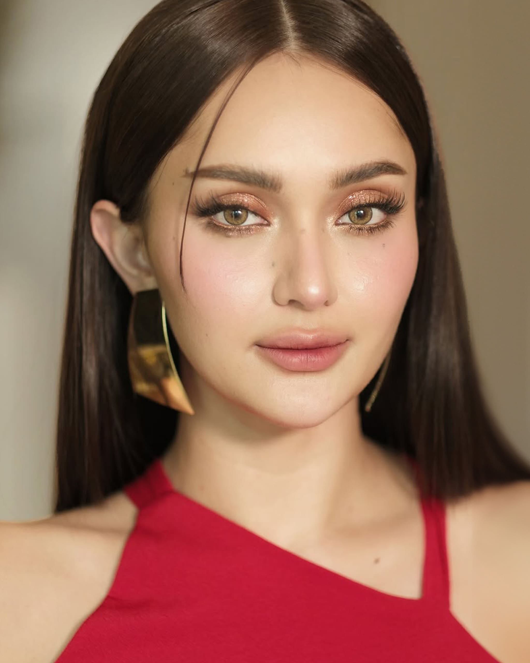 Could Ahtisa Manalo’s Delicate Glam Finally Win Her the Crown?