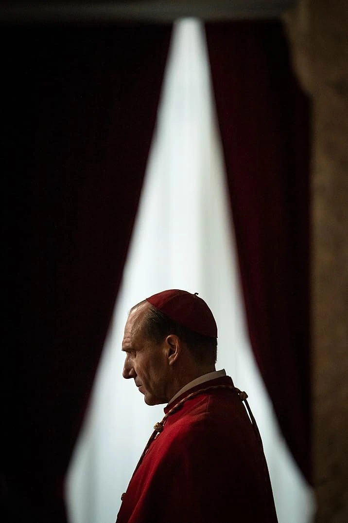 ralph fiennes leads the cast of Conclave