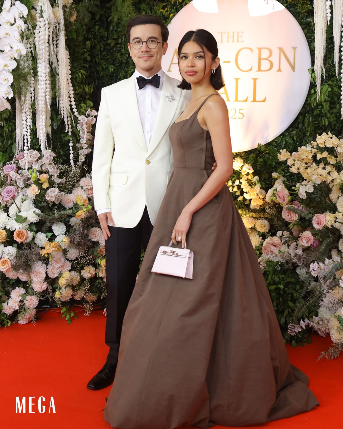 Maine Mendoza and Arjo Atayde
