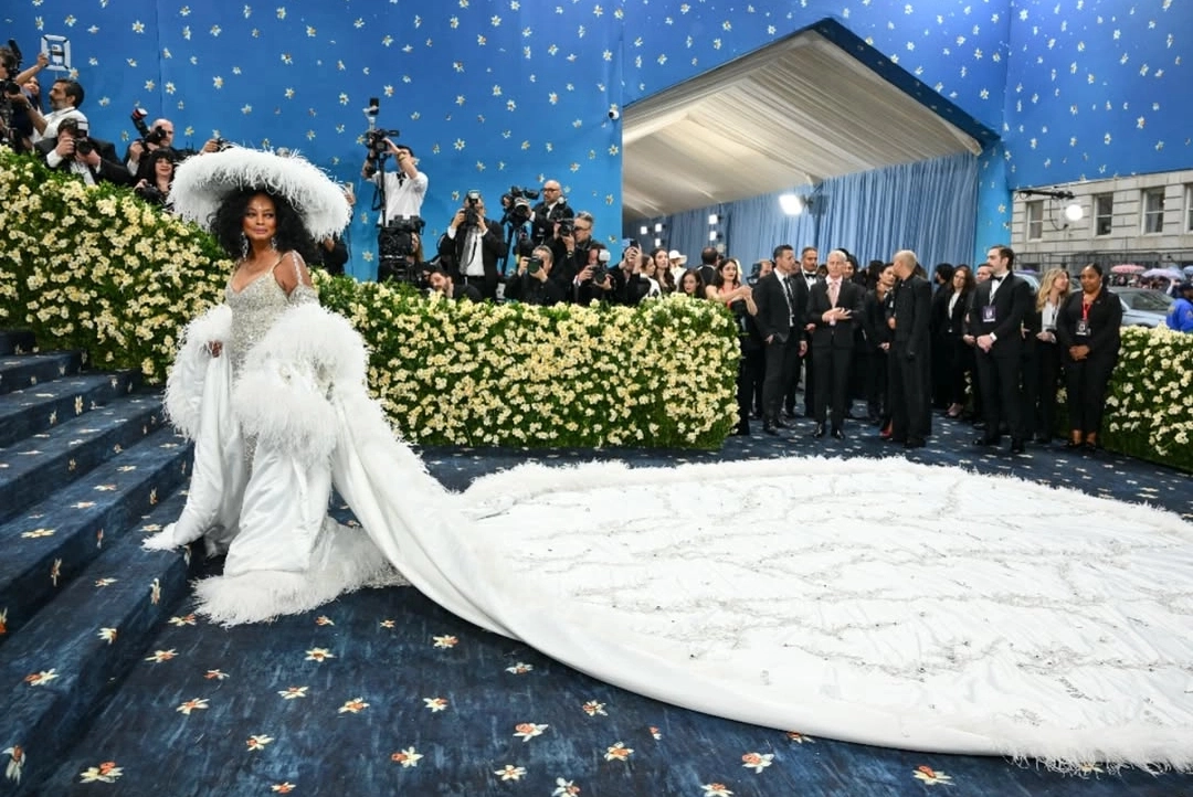 Diana Ross in Eleven Sixteen