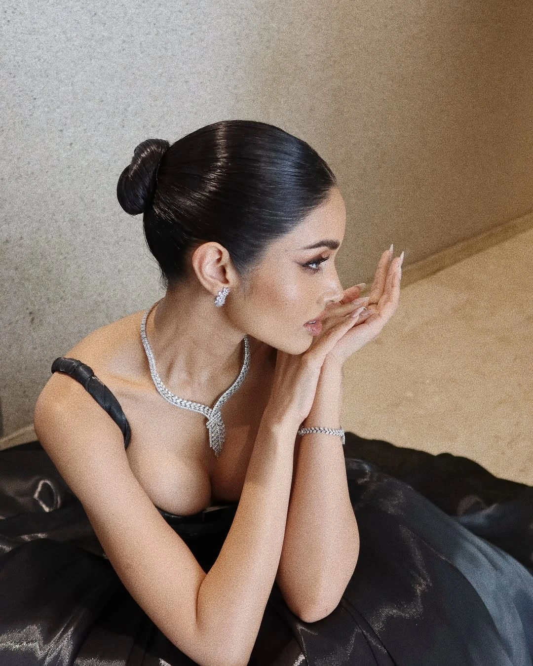 The look oof Veena Praveenar is further inspired by celestial goddess