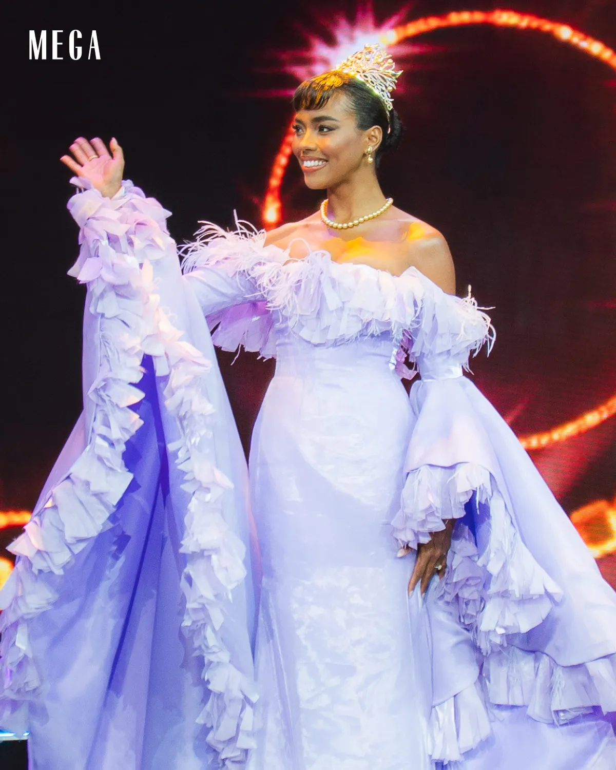 Miss universe Philippines 2024 Chelsea Manalo final walk Waving in lilac
