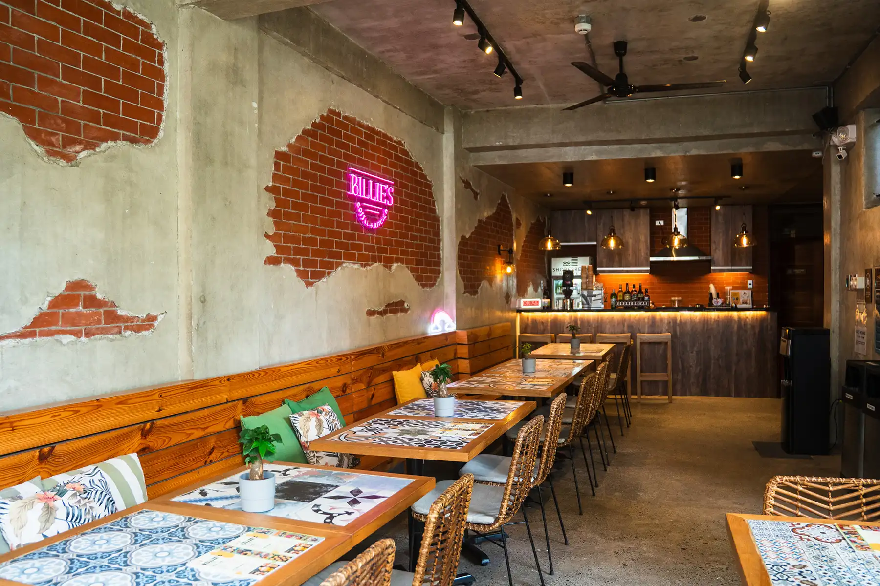 Billie's Cafe at Shorebreak Hostel