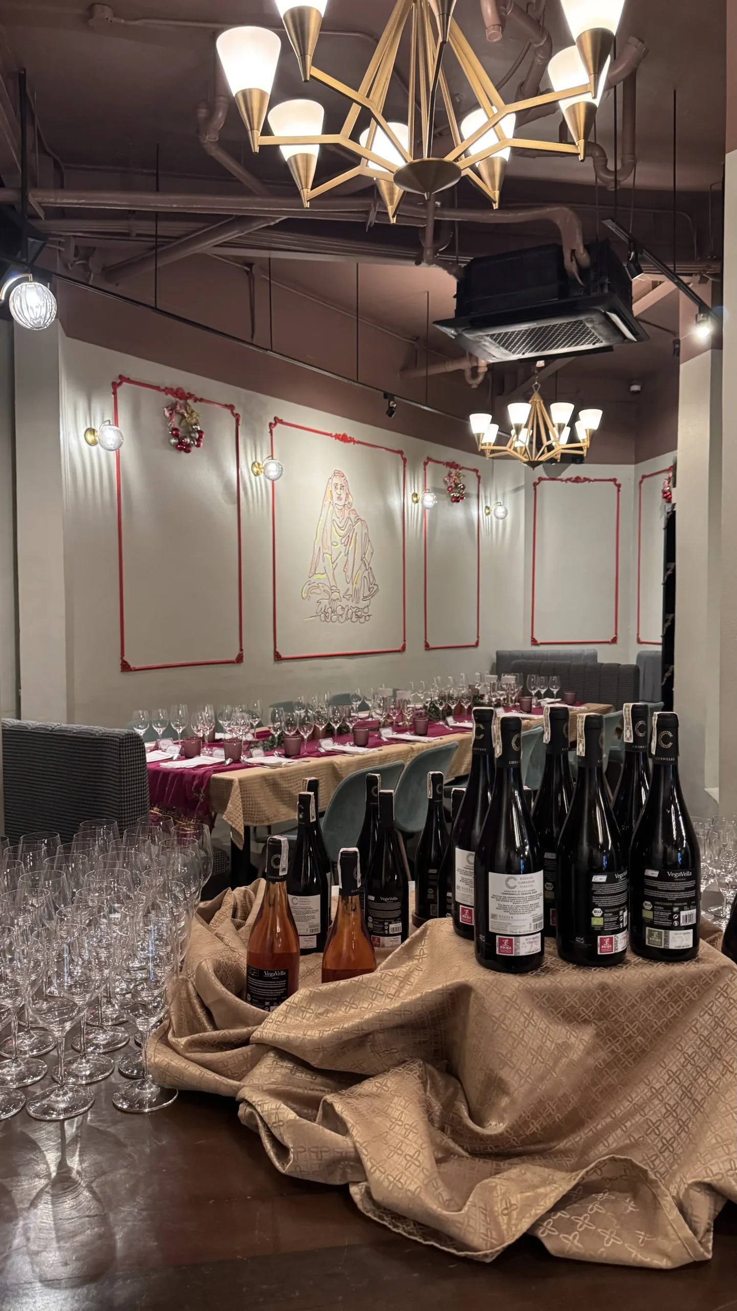 THEIR ROSTER INCLUDES LEGACY WINEMAKERS LIKE BODEGAS CORNELIO DINASTÍA AND BODEGAS ROMERO DE ÁVILA La bodega 