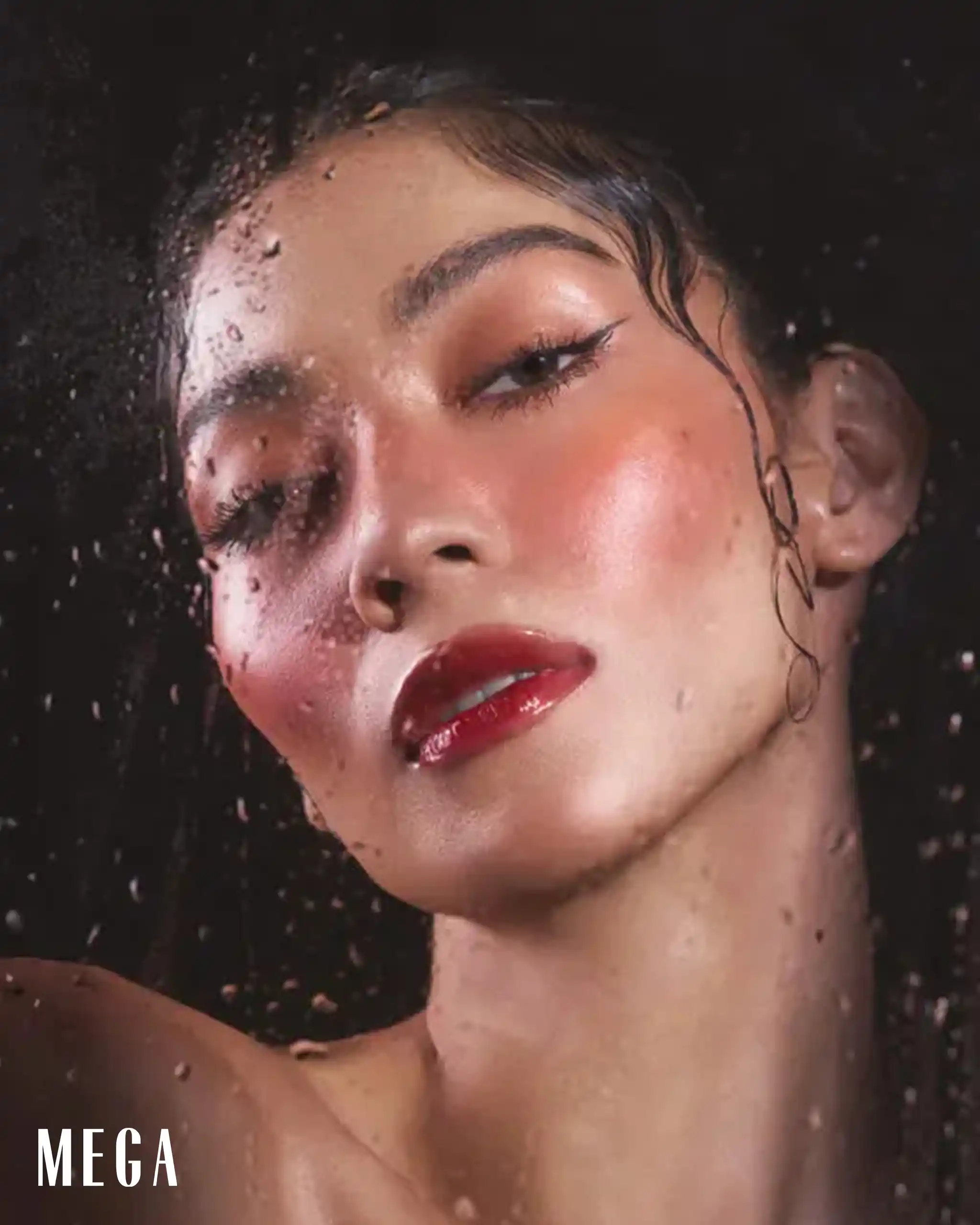 Hypochlorous acid sprays are making its way to our vanities, gym bags, and travel kits—and for good reason.