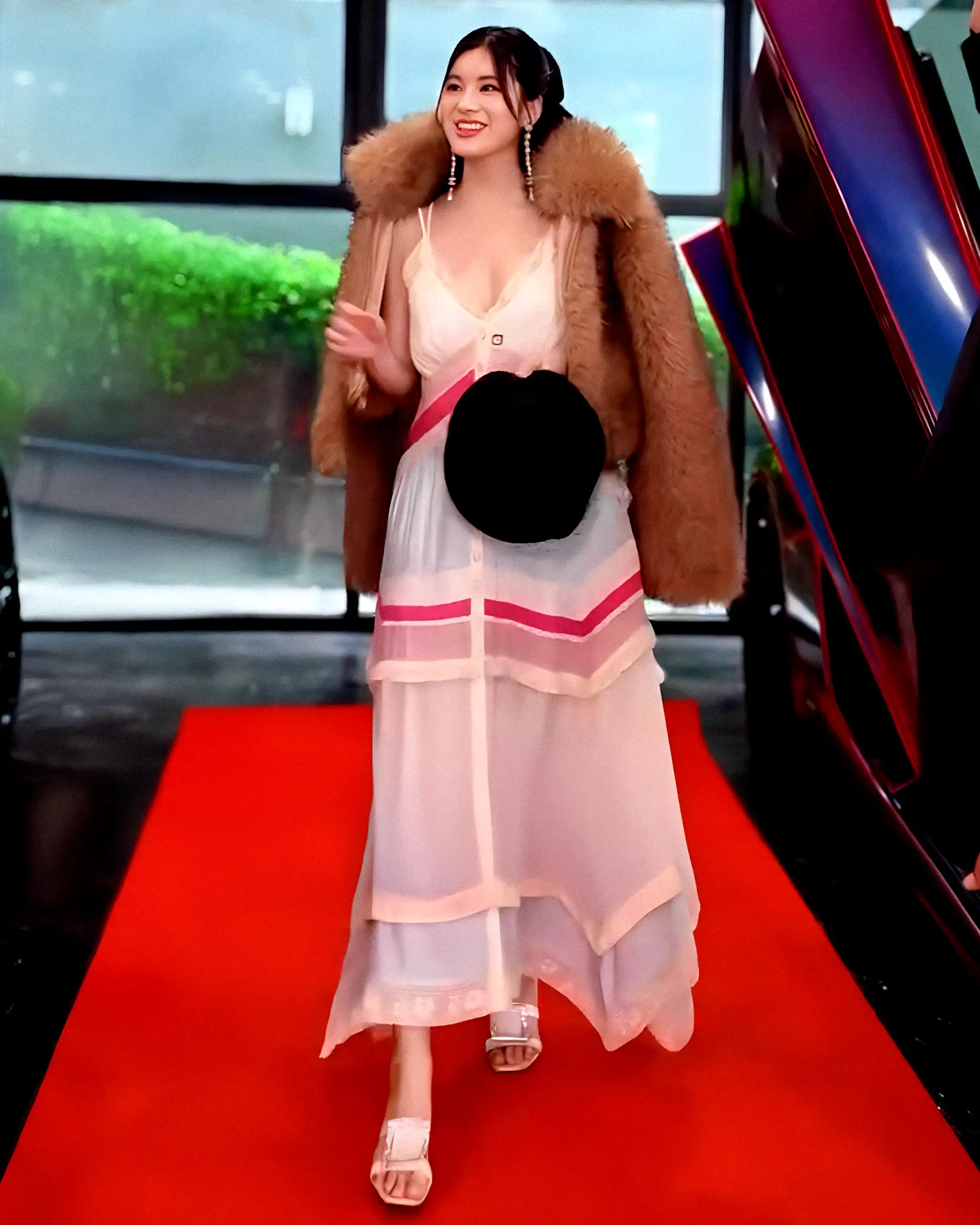 AON SOMRUTAI WEARING JANE SUDA AND ROGER VIVER