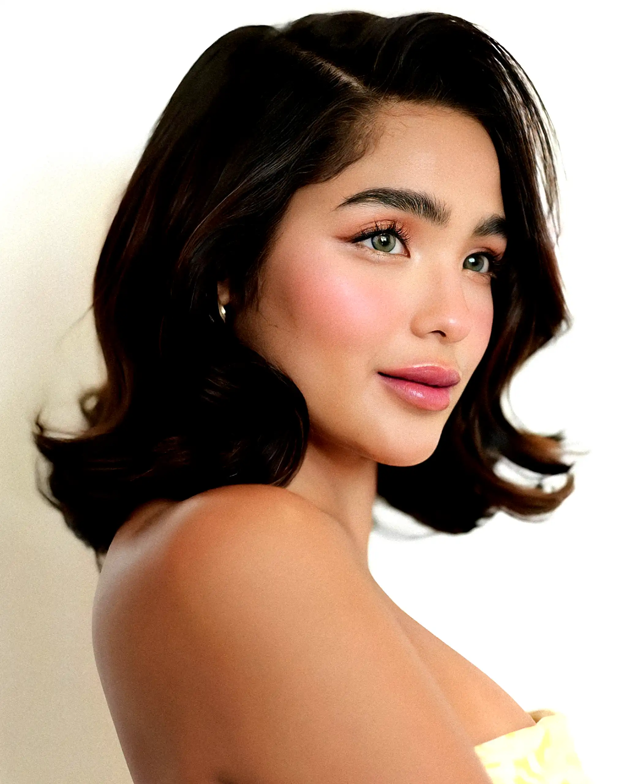 Should Your Makeup Artist Charge You Less for Light Makeup?