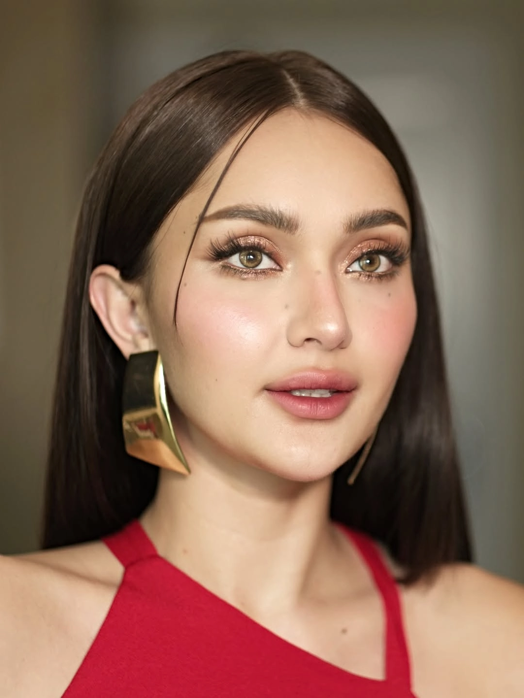 Makeup on Ahtisa Manalo by Paul Unating