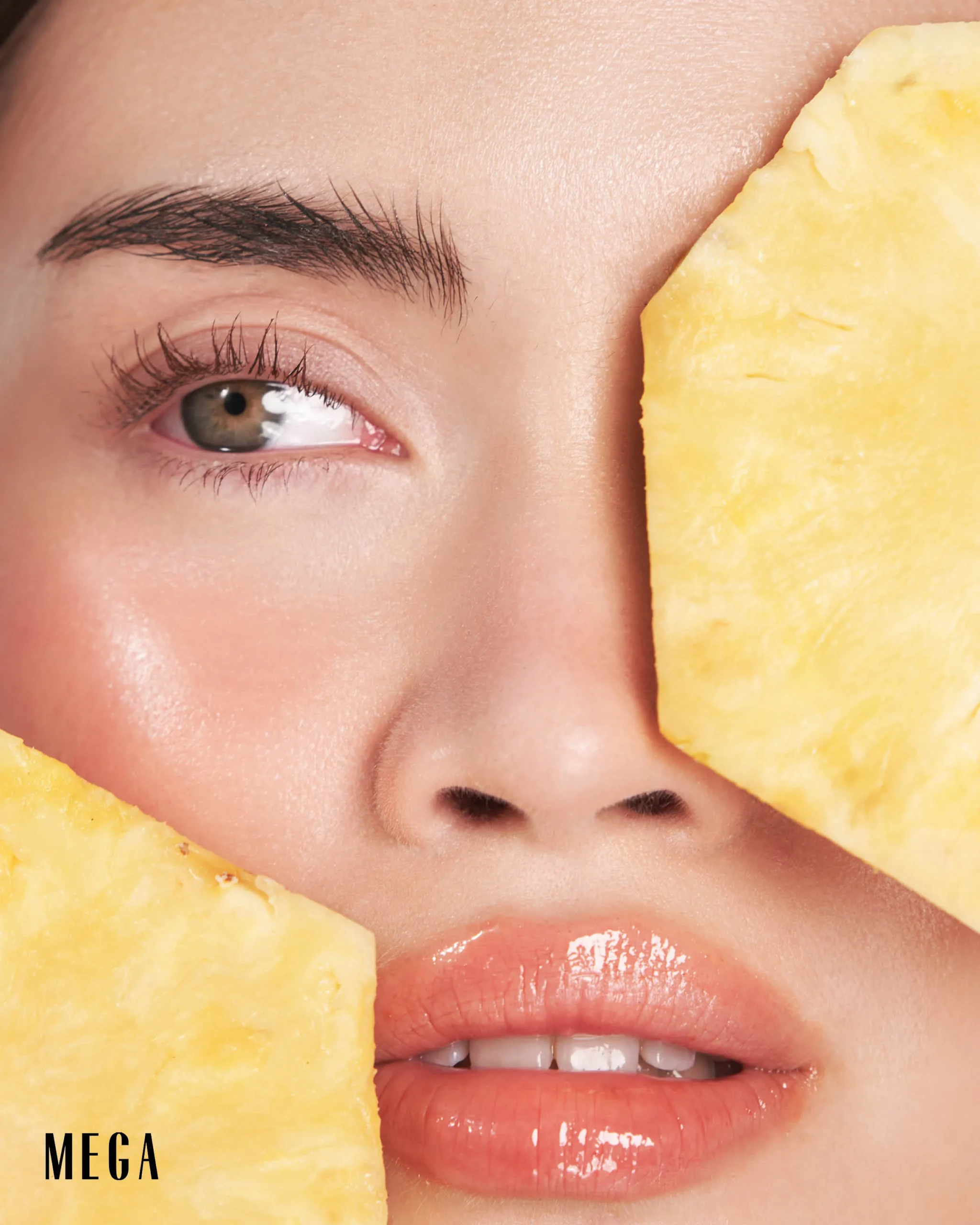 thanks to compounds like bromelain and natural alpha hydroxy acids, These extracts help to improve skin texture, brighten tone, reduce dark spots, and soothe the skin.