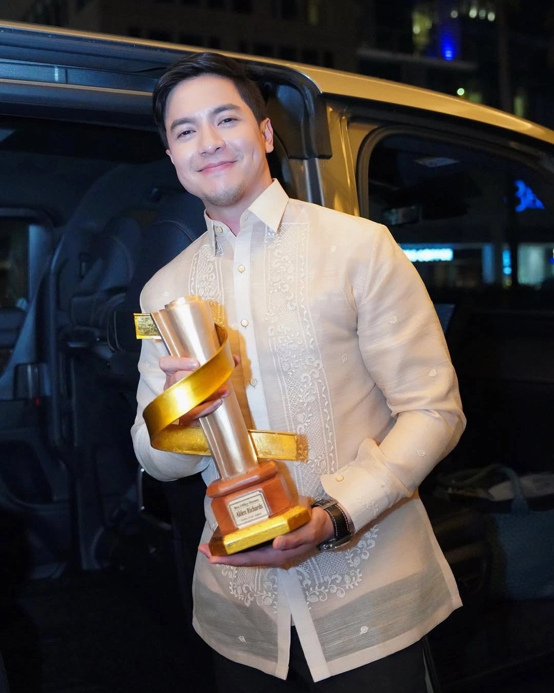Alden Richards won the Box Office Hero award at the 8th Eddys for Hello, Love, Again