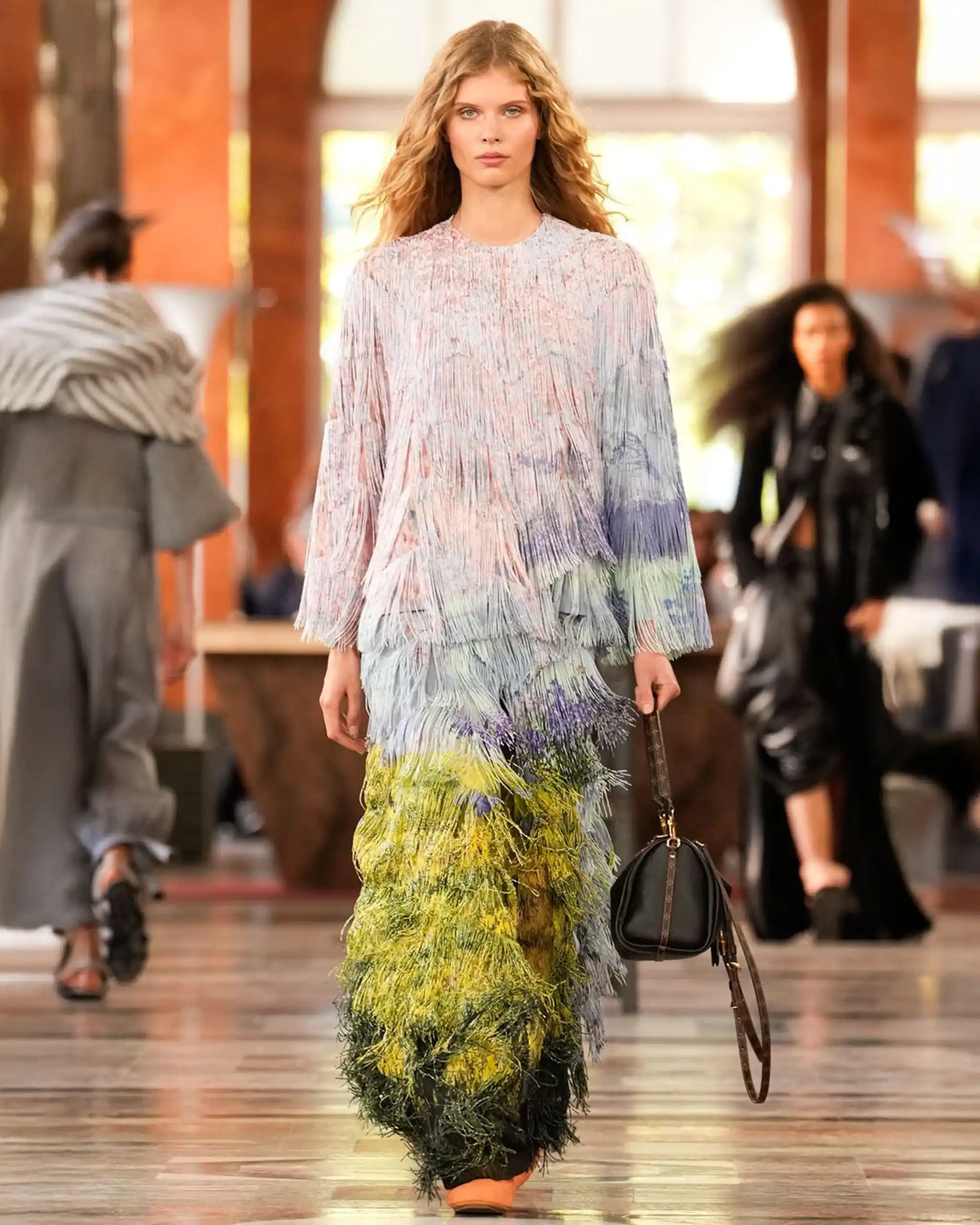サ*エ様 LV dress Louis Vuitton at Paris Fashion Week @louisvuitton