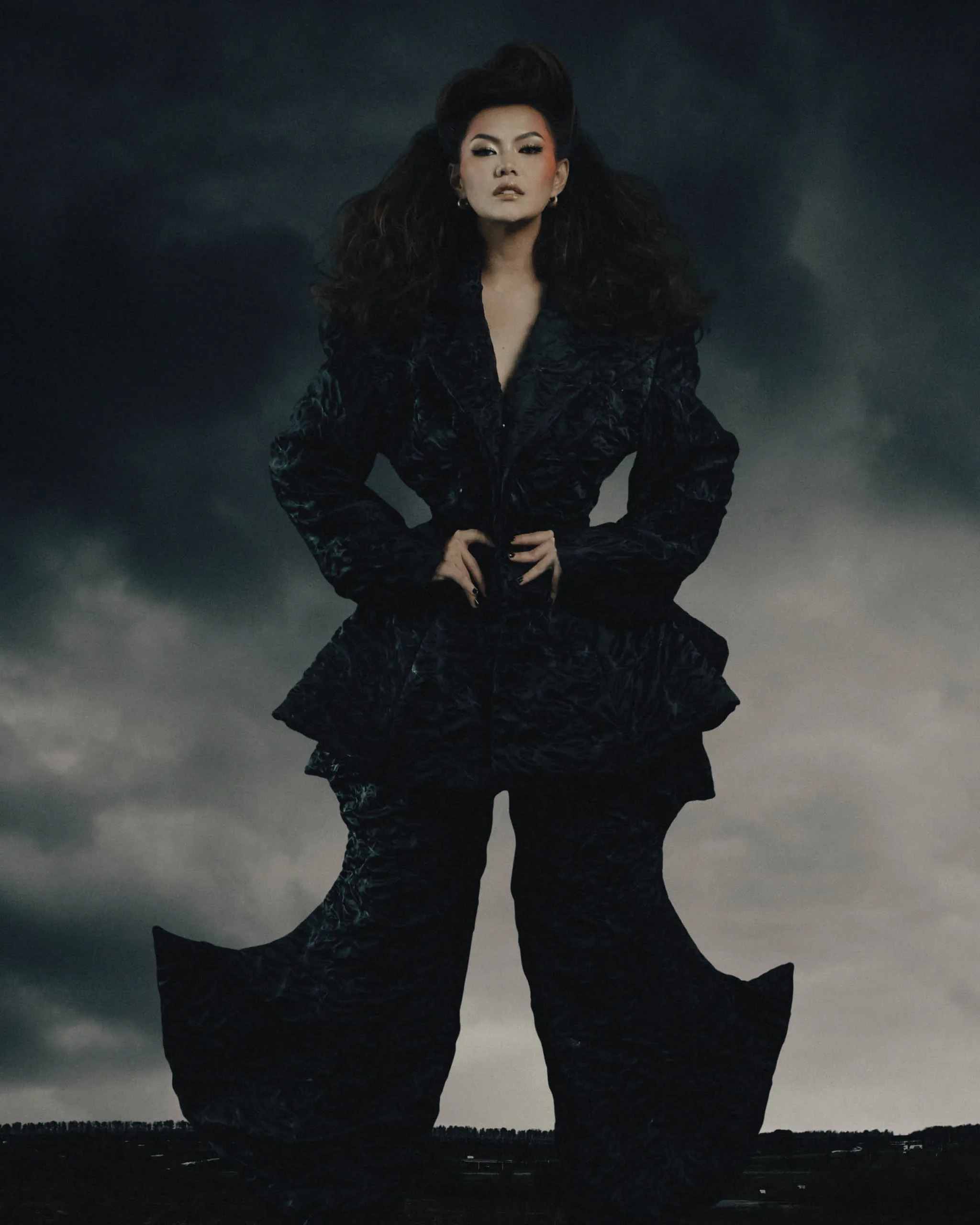 Makeup MALIK HILADO. Hair JAARON GO. Styling VHEE CO. Model ANGEL CARALDE.FASHION EMIR LORESTO full look