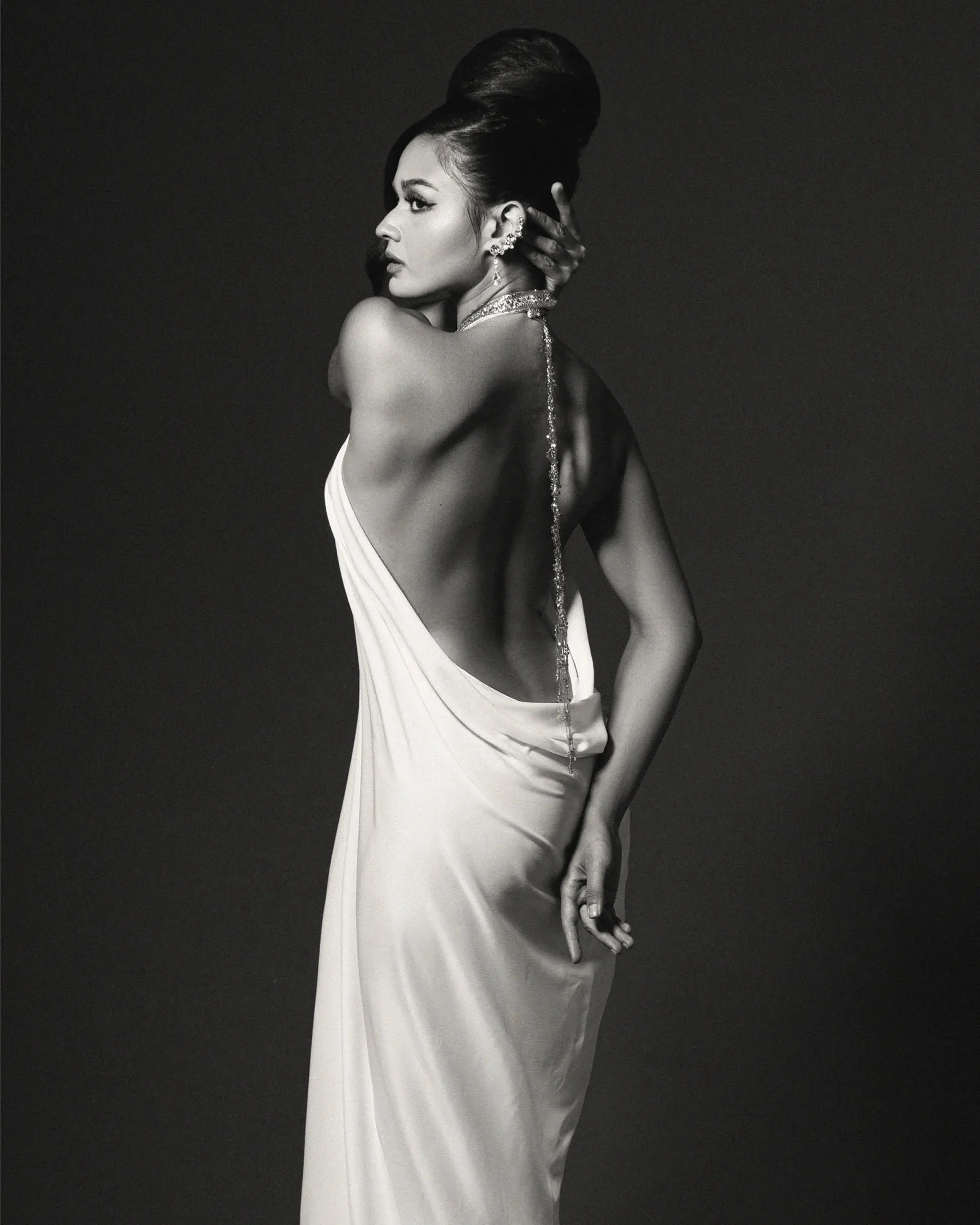 Makeup ADRIAN ANTONIO. Hair LOURD RAMOS and SAM LO. Styling VHEE CO. Model PAULINE AMELINX. FASHION MIKEE ANDREI full look