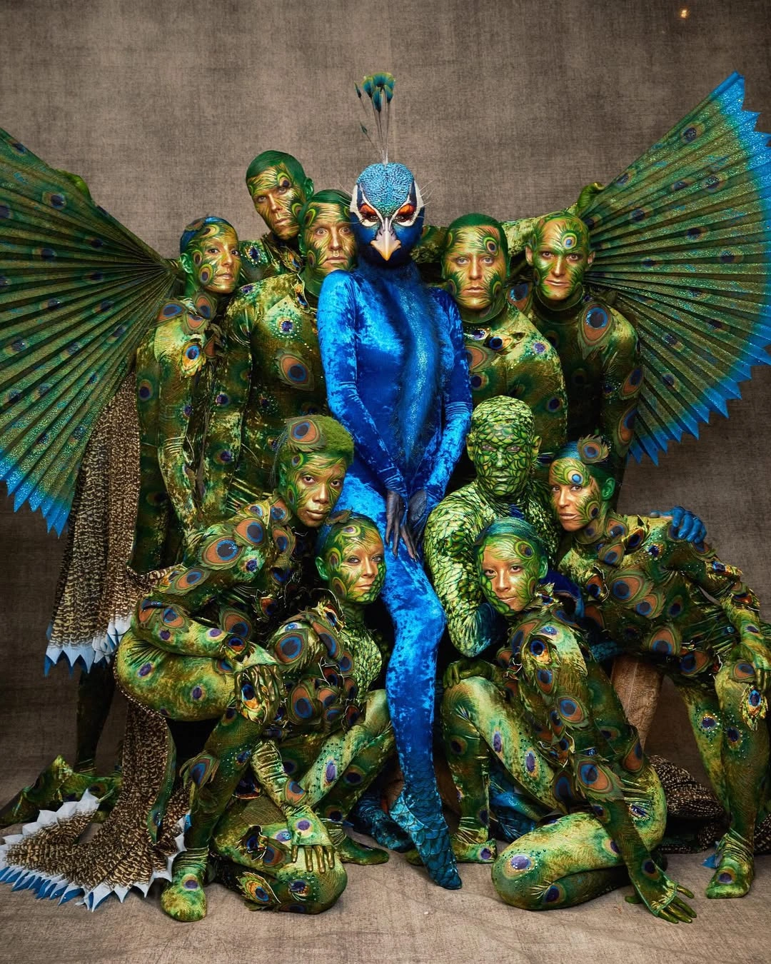 HEIDI KLUM AS A PEACOCK IN 2023, COMPLETE WITH CIRQUE DU SOLEIL ACROBATS