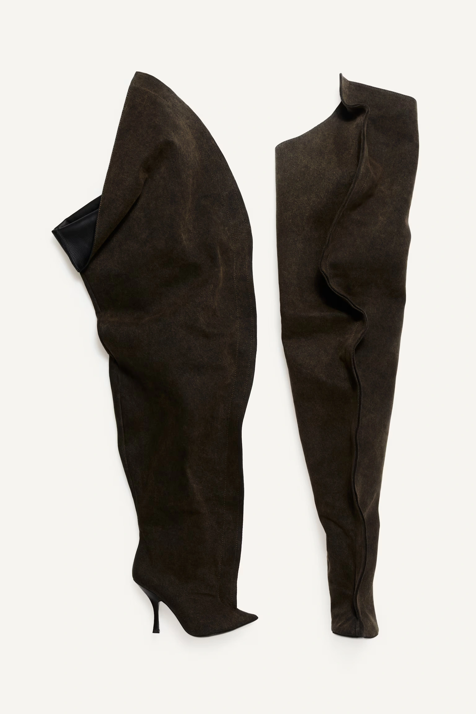 THE IT-BOOTS IN QUESTION