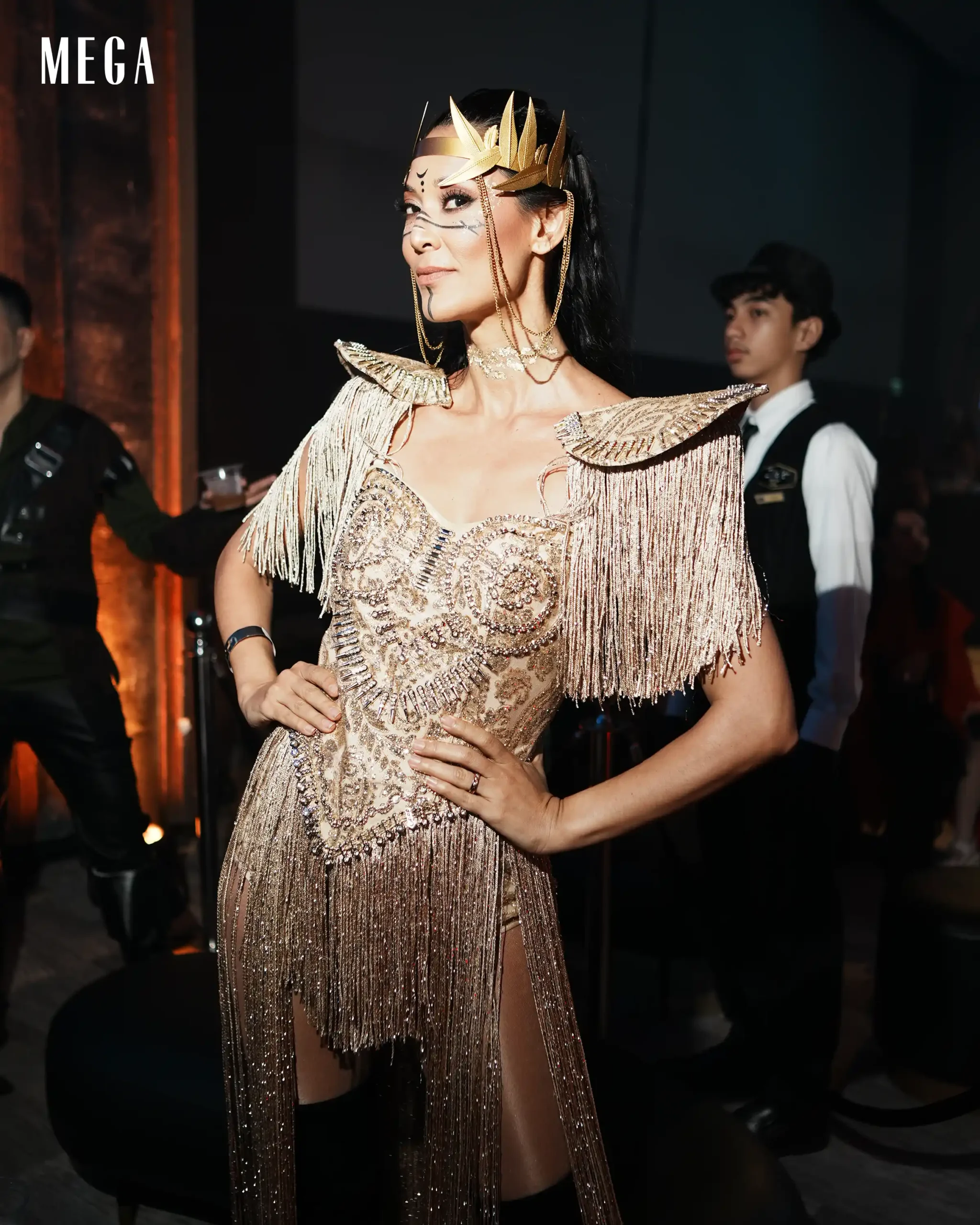Joey Mead King as a queen