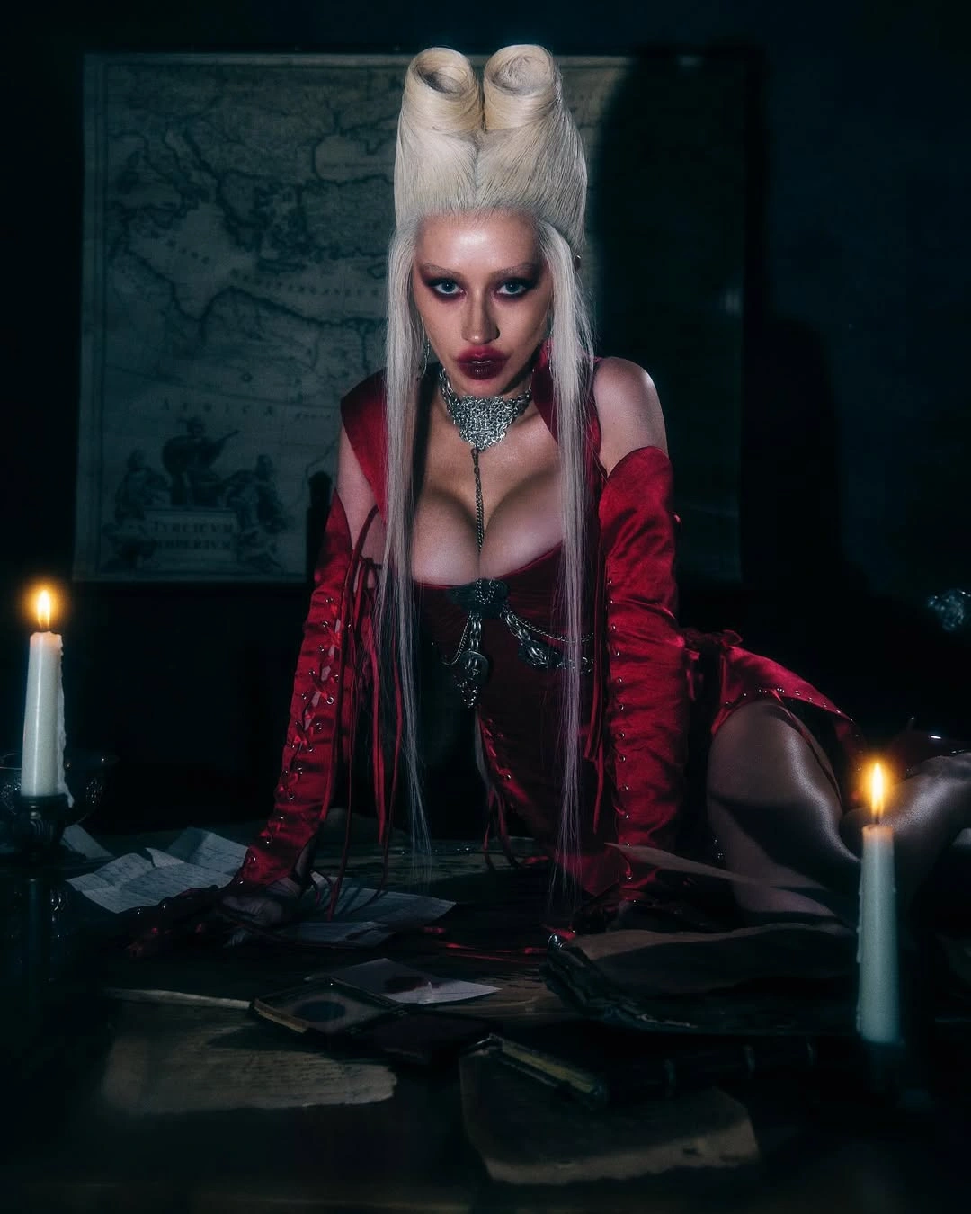 CHRISTINA AGUILERA AS DRACULA