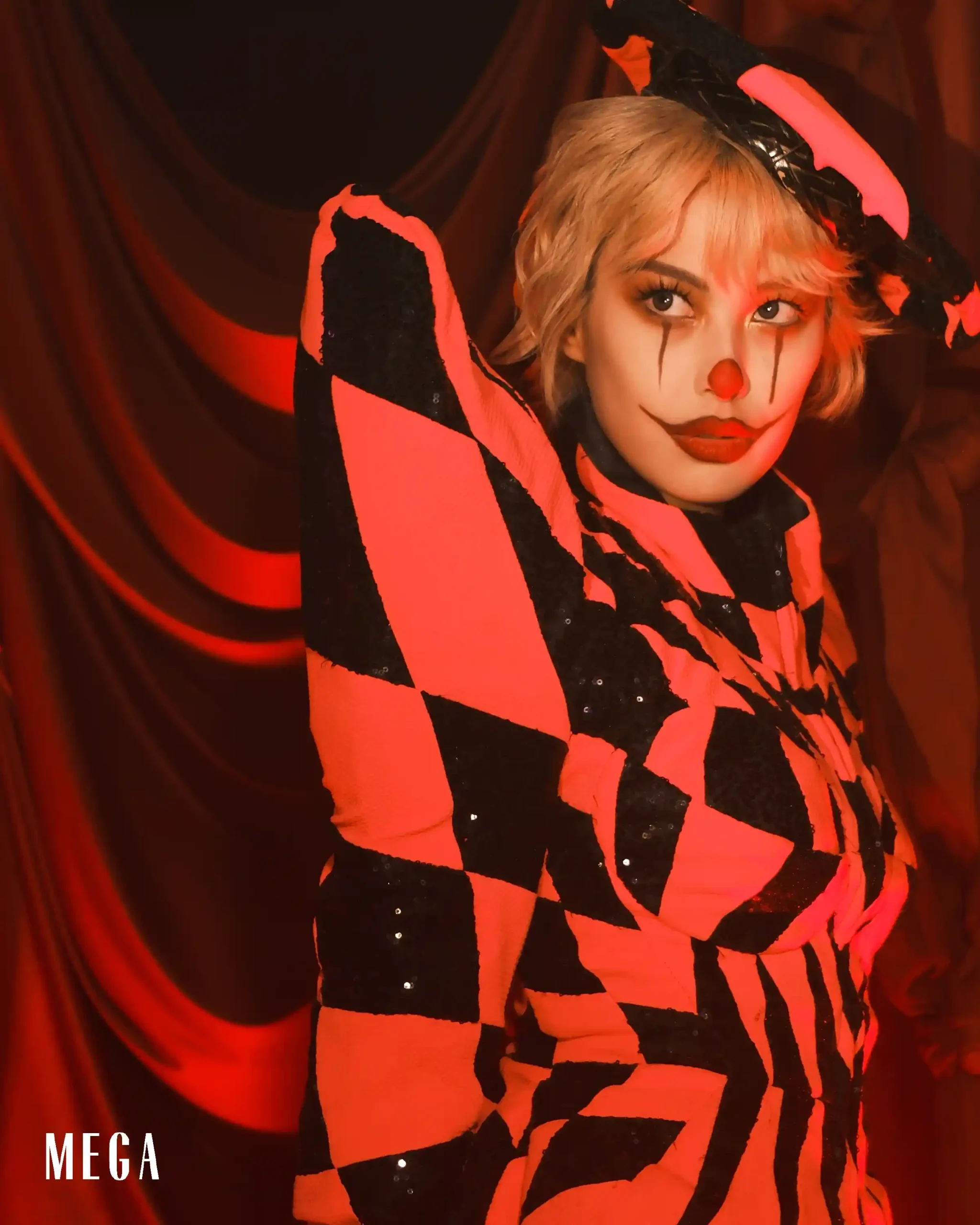 MICHELLE DEE AS A HIGH-FASHION CLOWN